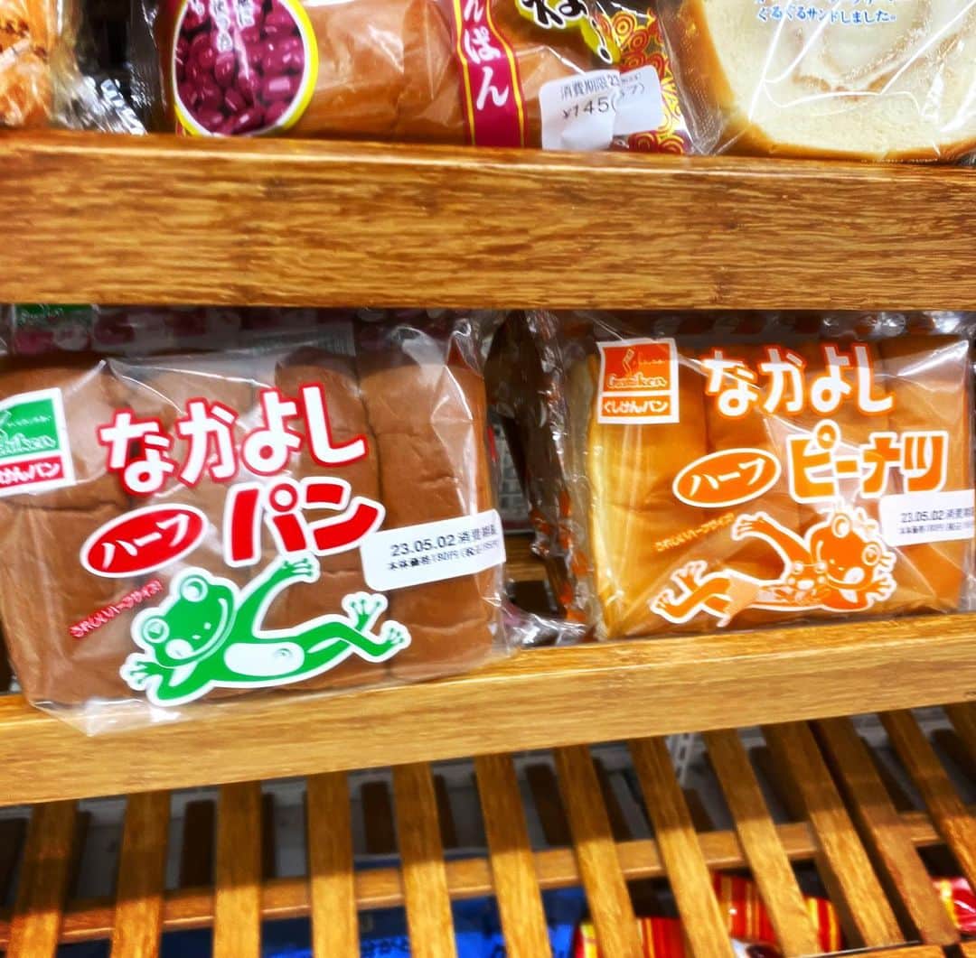 とぎもちさんのインスタグラム写真 - (とぎもちInstagram)「. 【沖縄 🇯🇵 오키나와】  国際通りのローソン立ち寄ったら 沖縄のご当地パン発見🍞💕  めっちゃ特大のゼブラパンと 黒糖ポーポー買ってみた♪  沖縄では定番おやつの ポーポー！  もちもち生地で美味しかった😳💓  ゼブラパンは かなりの特大サイズで ボリュームやばい！  食べたらピーナッツバターや チョコも挟まってて美味しかった🐹✨  沖縄のご当地パンって オキコパンってとこが結構出してるらしい！  #沖縄ローソン #沖縄コンビニ #沖縄ご当地パン #沖縄限定 #沖縄限定パン #黒糖ポーポー #ゼブラパン #オキコパン #ご当地パン #国際通り #那覇 #沖縄 #日本 # 沖縄旅行#国際通りグルメ #那覇グルメ #沖縄グルメ #沖縄フード #오키코빵 #나하 #오키나와 #일본 #とぎもち沖縄 #とぎもちパン #とぎもち沖縄パン #とぎもちオキコパン #とぎもちポーポー #とぎもちゼブラパン」5月19日 17時48分 - togistagram
