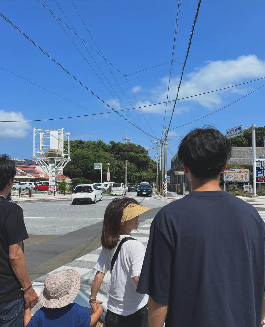 山内一世さんのインスタグラム写真 - (山内一世Instagram)「今年も両親といっしょに沖縄へ。 穏やかな時間がしあわせだなあ🩵🚤  #okinawa #沖縄」5月19日 17時50分 - zu_meer