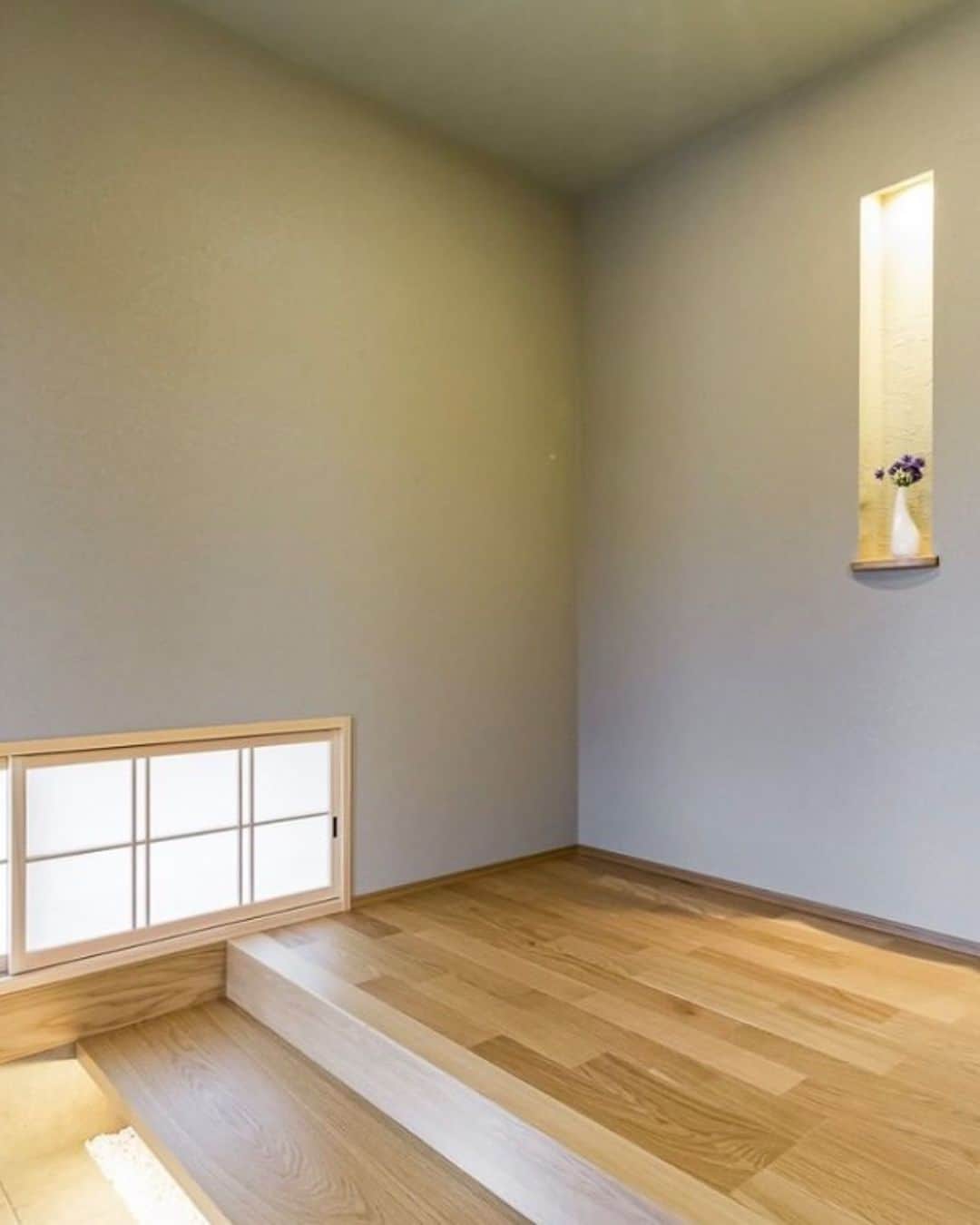 OKOCHI STYLE(香川県) さんのインスタグラム写真 - (OKOCHI STYLE(香川県) Instagram)「スッキリとした明るい玄関集めました✨🏠 ーーーーーーーーー  香川県で木の家を建てる大河内工務店。 HPでは、施工事例を多数ご紹介しています。 家づくりをお考えの方は【フォトギャラリー】をご覧ください。  ーーーーーーーーー プロフィールからHPへ→@okochi.komuten ーーーーーーーーー  街角リゾート木きん堂倶楽部のインスタもご覧ください(カフェ&ギャラリー情報)🌟  ーーーーーーーーー @mokkindo.cafe  #新築 #新築一戸建て #マイホーム #マイホーム計画 #インテリア #注文住宅 #かわいい家 #おしゃれな家 #かっこいい家 #家づくり #工務店だからつくれる家 #暮らしを楽しむ #大河内工務店 #自由設計 #木の家 #木の家づくり #自然素材の家 #香川イベント #香川の家 #香川県工務店 #香川県完成見学会 #玄関」5月19日 18時00分 - okochi.komuten