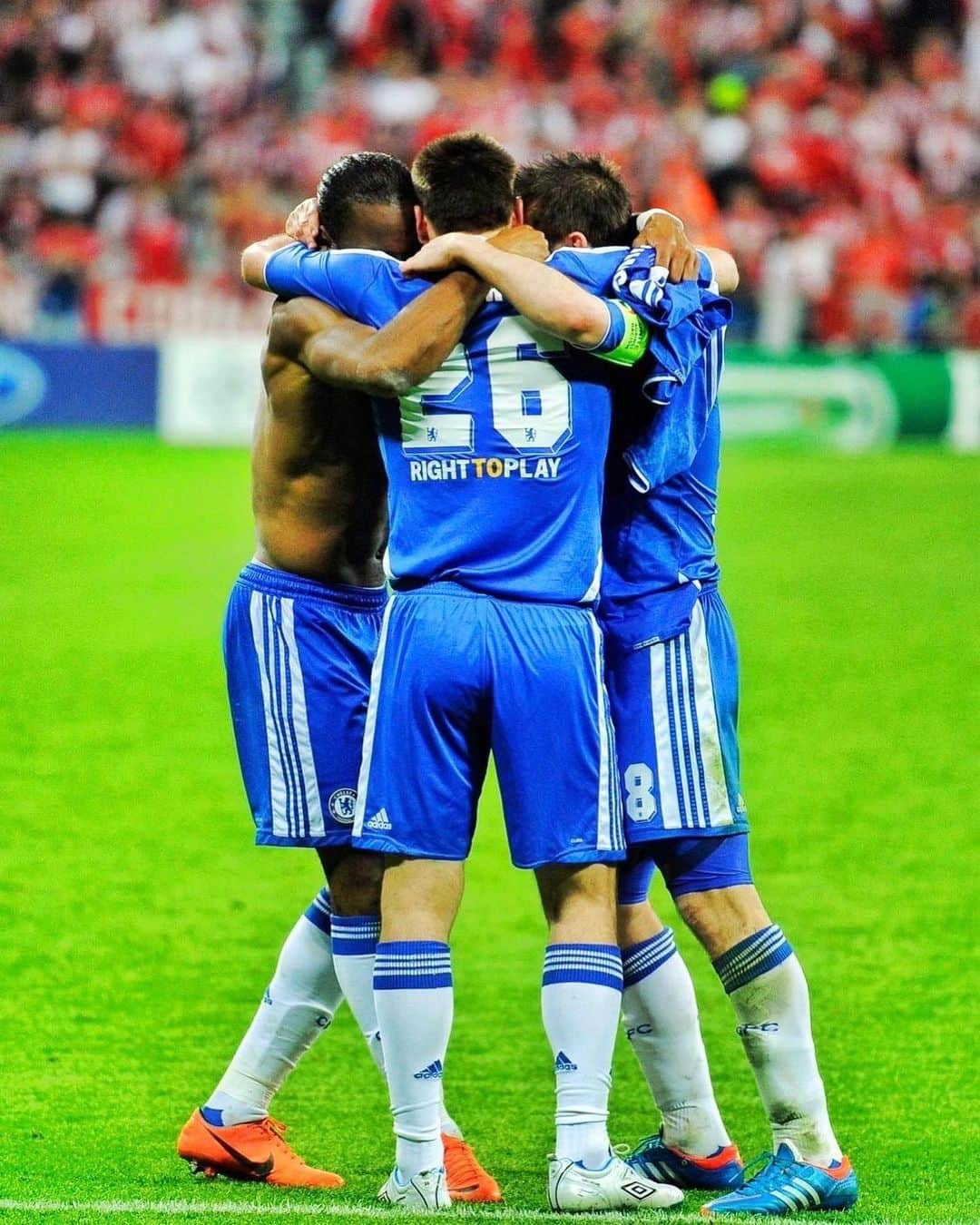 ジョン・テリーのインスタグラム：「@chelseafc 💙🏆 19th May 2012  Memories that will last forever 💭 💙」