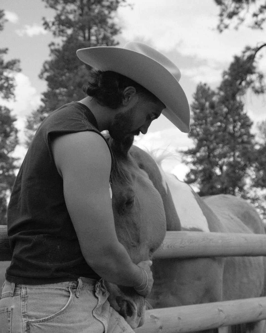 デイジー・クレメンタイン・スミスさんのインスタグラム写真 - (デイジー・クレメンタイン・スミスInstagram)「Kiwi but make him Cowboy. Also the last video 😍   I miss you @trenthulme」5月20日 3時26分 - daisyclementine