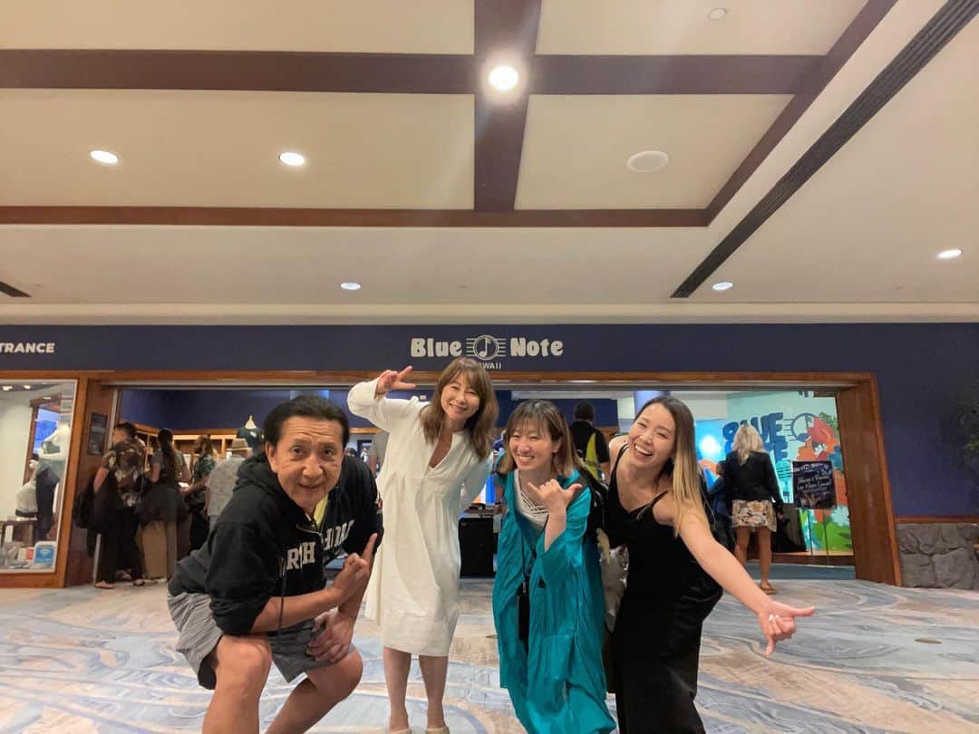 Ken Harakumaのインスタグラム：「Jake Shimabukuro @bluenotehawaii  @u_ka_music  @miyuki_yogalife  最高でした❣️ 🤙🤙🤙 #ウクレレ #ブルーノートハワイ  #jakeshimabukuro」