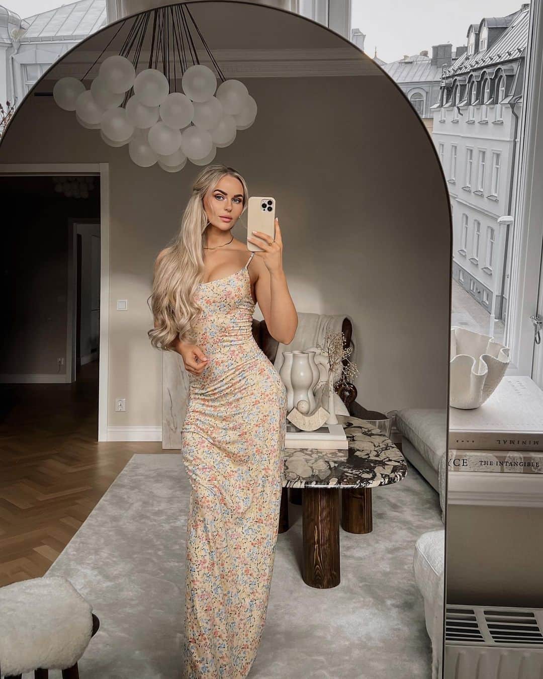 Anna Nyströmのインスタグラム：「Wishing you a lovely weekend 😚🌼」