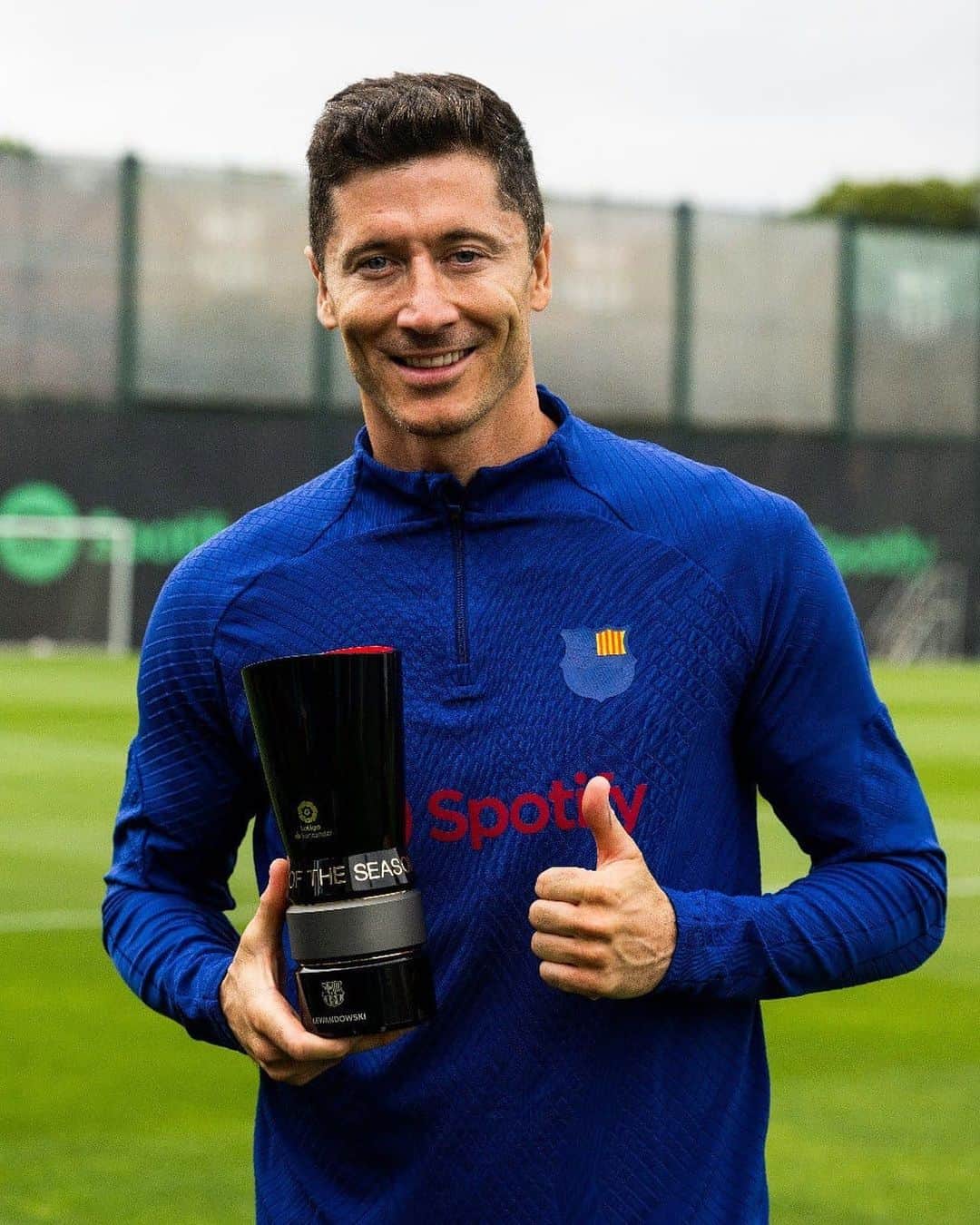 ロベルト・レヴァンドフスキのインスタグラム：「It is a great honor to be in @laliga Team of the Season!  @fcbarcelona」