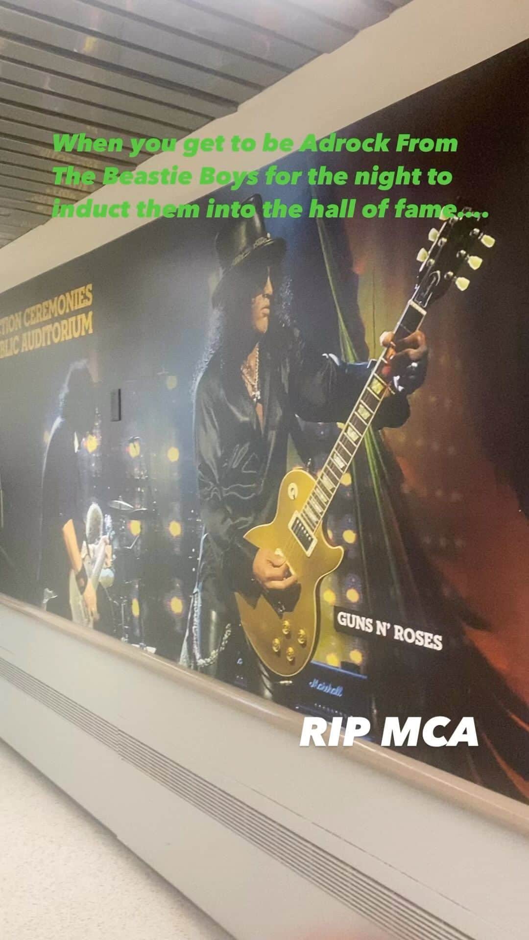 トラビ・マッコイのインスタグラム：「ONE OF THEE MOST MONUMENTAL NIGHTS OF MY CAREER, EASILY-💚™️」