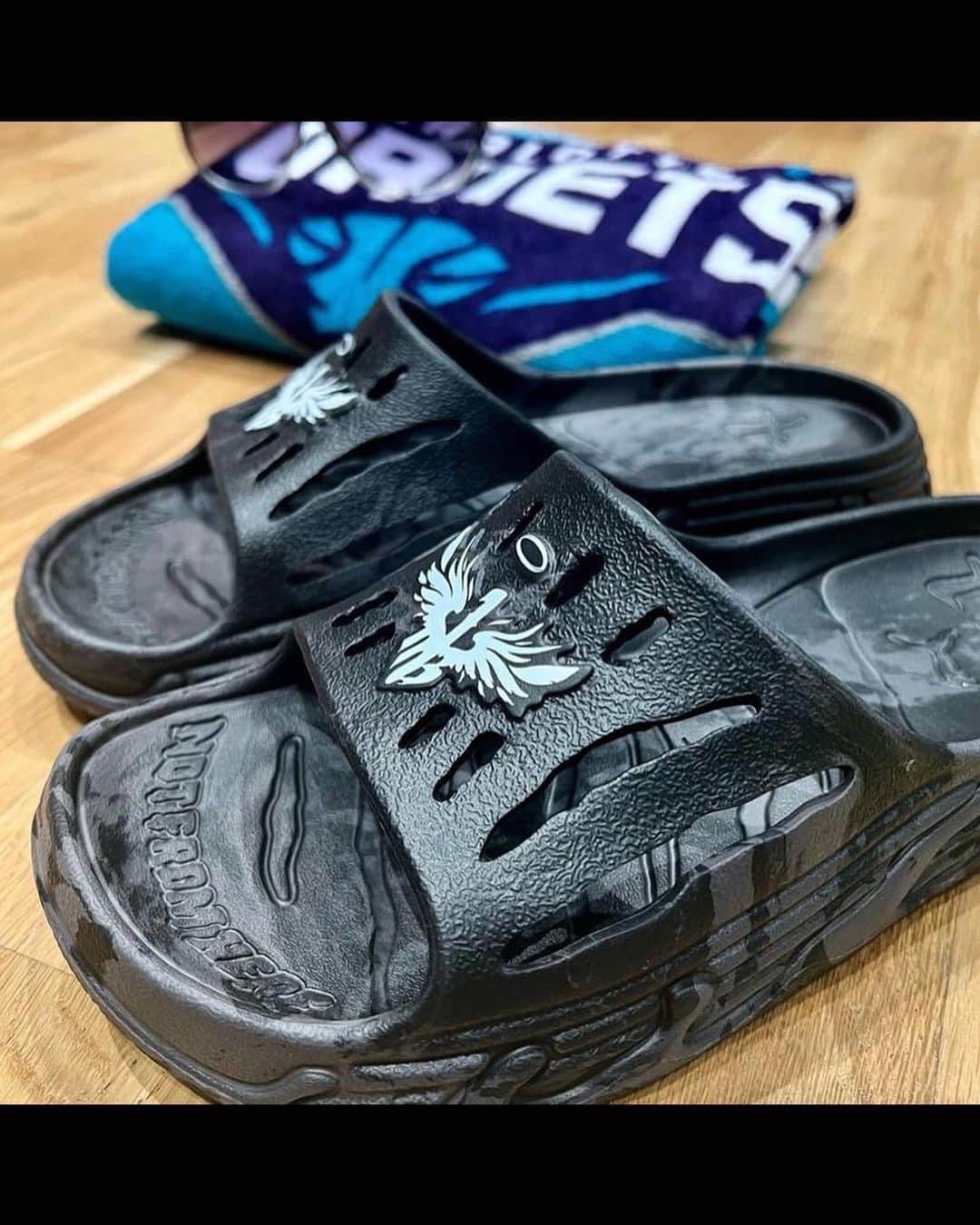 Nice Kicksさんのインスタグラム写真 - (Nice KicksInstagram)「LaMelo’s yet-to-be announced third signature shoe will also arrive alongside new PUMA MB.03 slides 👀 📸: @bshop_basketball」5月20日 4時45分 - nicekicks