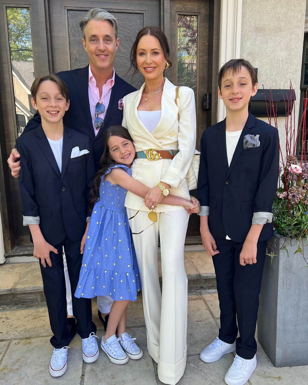 のインスタグラム：「A little late posting for Mother’s Day but my gratitude for this family is year round. I feel like the luckiest mom in the 🌎」