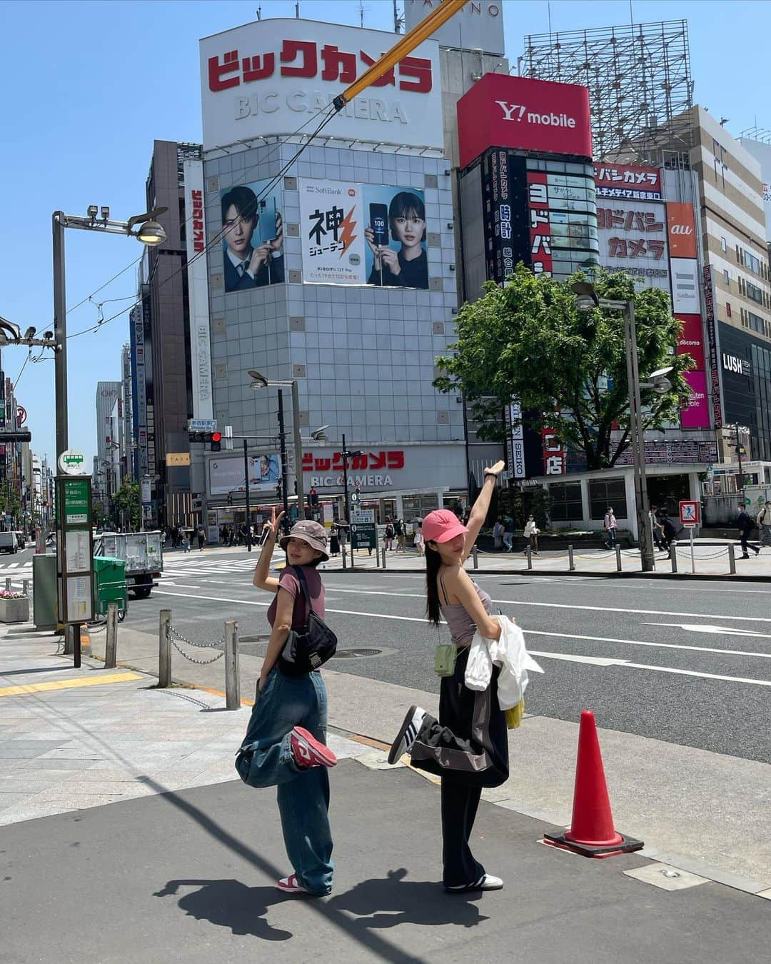 ギョンリ さんのインスタグラム写真 - (ギョンリ Instagram)「이제 경리는 디즈니씨 그만 가실게요🖐🏻 가보고싶었던 요코초 거리에 있던 あぶり清水 가게의 모츠나베 최고! (지도는 못봐도 서치는 잘해요) いろはす 🍋레몬맛 맛있는거 아는사람!  #disneysea」5月19日 19時46分 - gyeongree