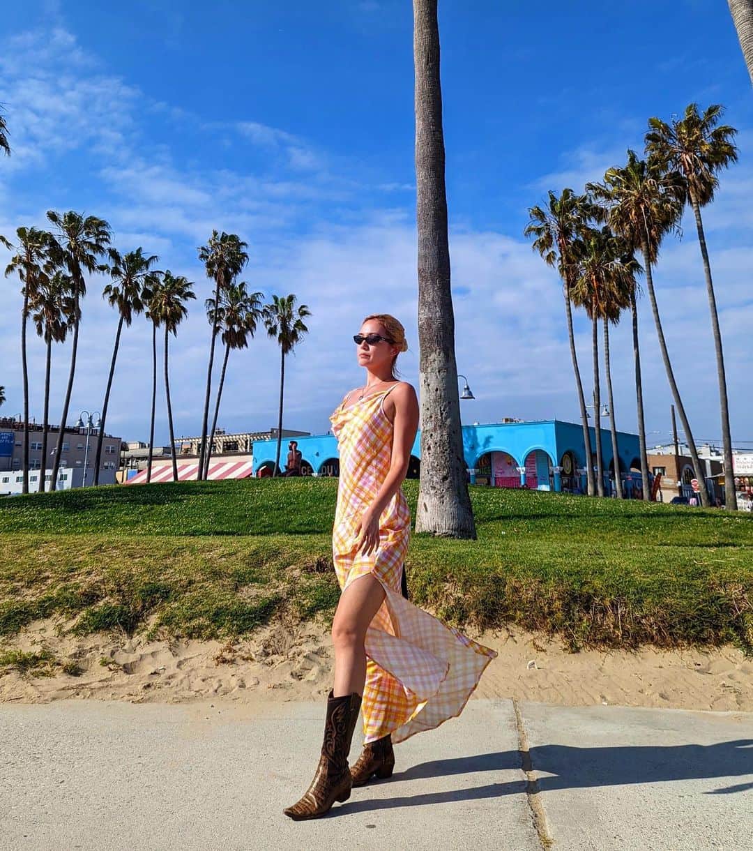 AMIさんのインスタグラム写真 - (AMIInstagram)「👗 @chaserbrand  Me, the dress, the palm trees and the sun.That's perfect.」5月19日 19時48分 - ami__angel