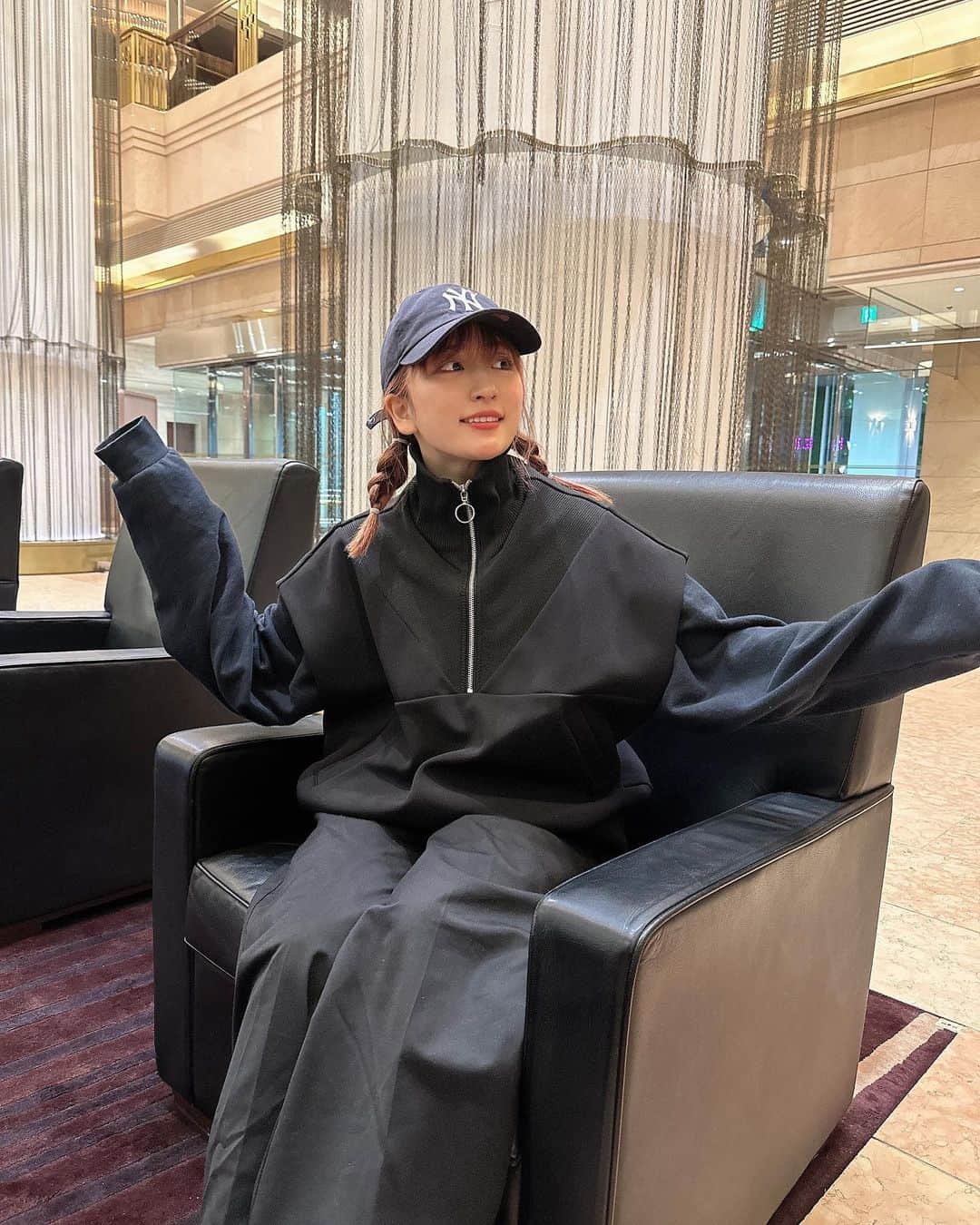 にこのインスタグラム：「雨なのにイベント来てくださったカタカタありがとうございました🥺また生きて行くことができます❤️‍🔥 雨で始球式は中止になっちゃったけど次投げれる機会があると願ってスライダー投げれる練習しておきます  #楽天イーグルス #maisonspecial」