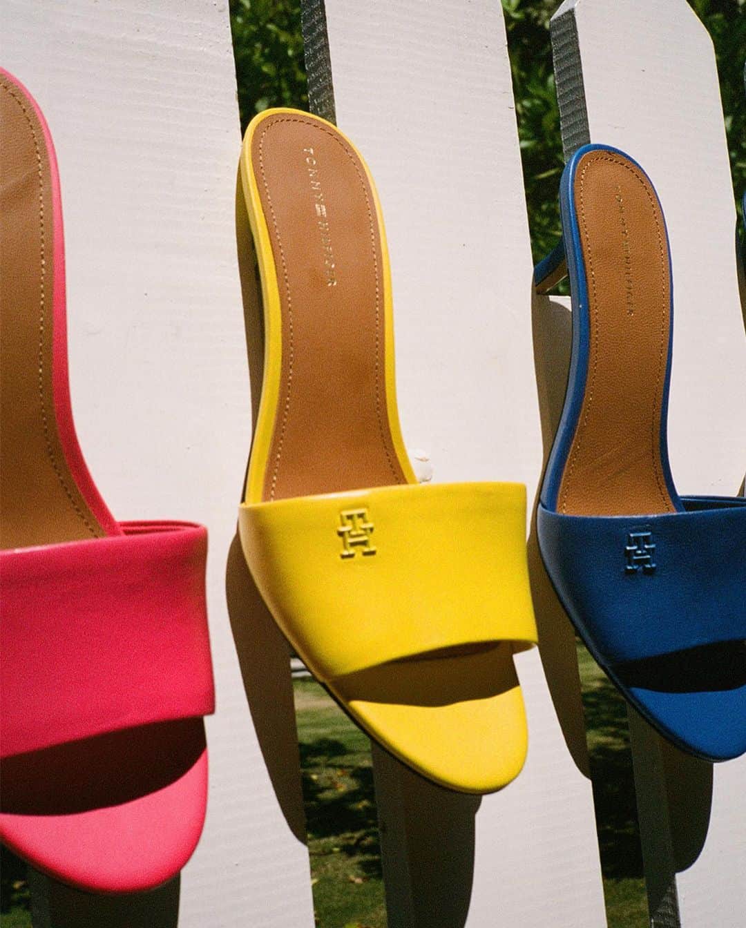 Tommy Hilfigerのインスタグラム：「Irresistible hues. Embrace the season with easy-to-wear summer heels. Tap to shop.」