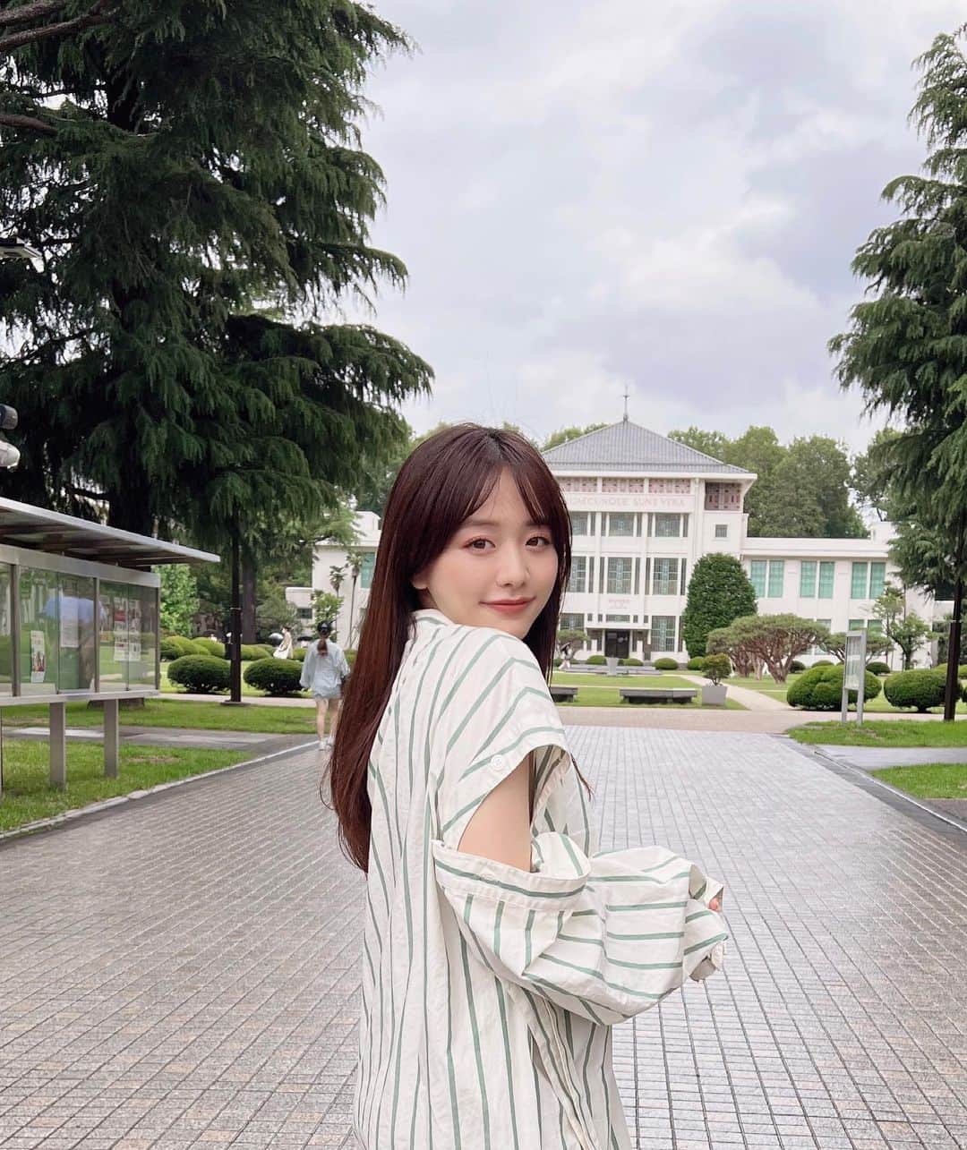 森香澄のインスタグラム：「. with onlineさんの撮影で約4年ぶりに 東京女子大学に行ってきました！ 可愛いキャンパスで撮影できて嬉しかった💭 記事は6月配信予定です！学生時代について語りました。 またお知らせします☺︎ . @with_mag_official」