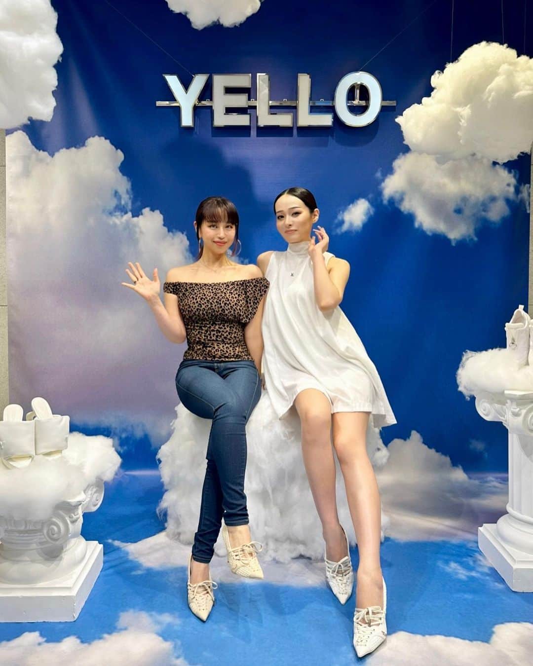 PINKYのインスタグラム：「@yelloshoes_official 👠💙🪽  ルクアイーレで開催されているYELLO SHOESのポップアップストアに行って来ました🪽  全てのシューズが可愛くて、毎回だけどめちゃめちゃ迷ってしまう😍👠w  @van0129 さんはじめ、スタッフの皆様が天使みたいで可愛かったよー🤍🪽  ポップアップストアは22日まで開催されているそうです🌟  ・・・・・・・  #love #happy #family #momlife #yelloshoes #popupstore」