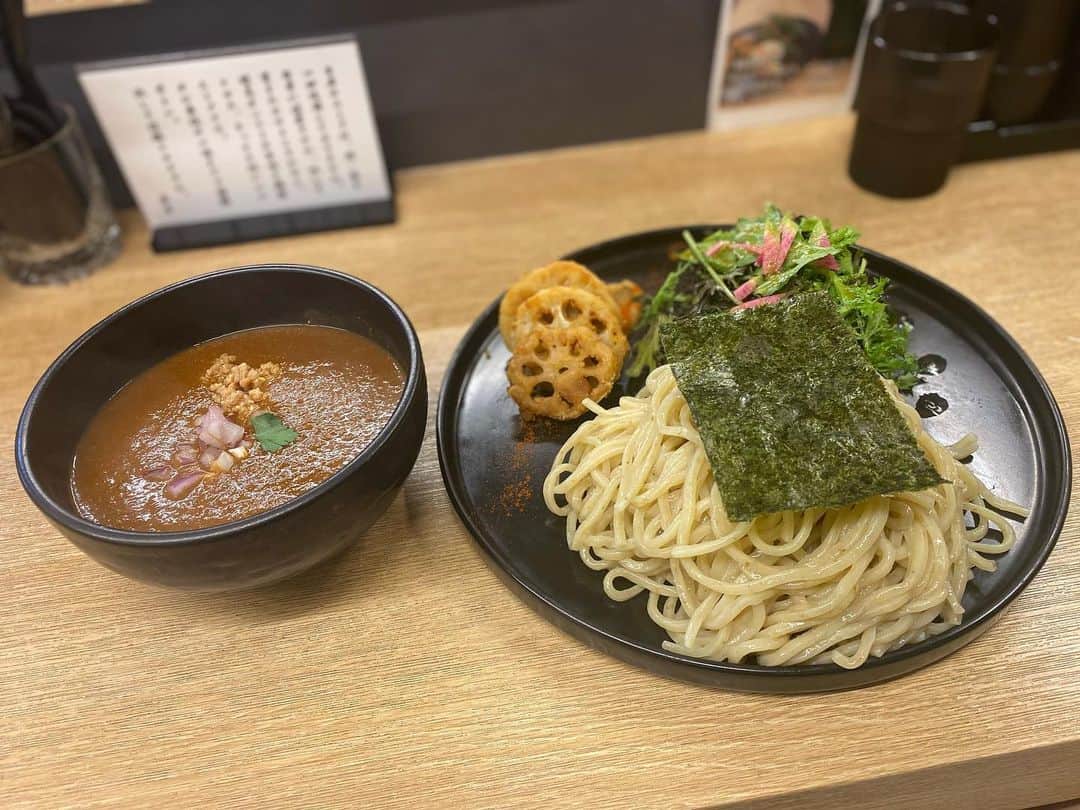 大沢文也のインスタグラム：「試合前で飯を節制してても食べれるラーメン屋さん🍜 ヴィーガンラーメン🤩 水道橋にある @zuppa.suidoubashi さん🍜  減量中でも食べれるな😁❗️ ストレスなく減量をモットーにしております(^o^)  まあまだ減量してないんだけどね（笑）  #ラーメン #拉麺 #つけ麺 #🍜 #ヴィーガンラーメン #ヴィーガン #ダイエット #減量」