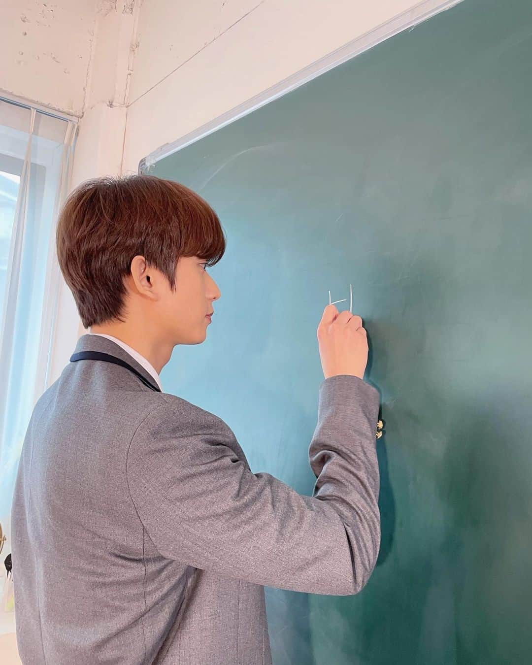 B1A4のインスタグラム：「반장 공찬식🥰  #B1A4 #공찬 #GONGCHAN」