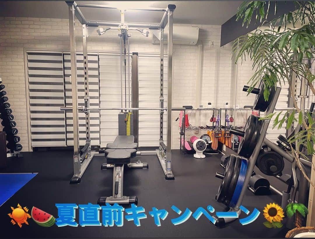 田中亜弥さんのインスタグラム写真 - (田中亜弥Instagram)「【夏直前キャンペーン⛱🌴】  5月半ばなのにもう夏のような気温の日が増えてきましたね🥵  肌の露出が増える季節…👗👠  今年の夏を存分に楽しむために、一緒に筋トレをして酷暑を乗り越える体力をつけつつ、カラダを引き締めてみませんか？💪  体づくりを頑張りたい皆さんを応援すべく、お得なキャンペーンを開催中です🙆‍♀️  ぜひこの機会にご利用ください👍  🌻夏直前キャンペーン実施中🌻 入会金・事務手数料無料！！ ​ 【1人の場合】​　 　①初回 　カウンセリング(60分)＋トレーニング(60分) 　　15,400円　→　12,100円 　カウンセリング(60分)＋トレーニング(90分) 　　18,700円　→　15,400円 　②2回目以降 　トレーニング(60分) 　　11,000円　→　8,800円 　トレーニング(90分) 　　15,400円　→　12,100円 ​ 【2人の場合】​　 　①初回 　カウンセリング(60分)＋トレーニング(90分) 　　25,300円　→　19,800円 　②2回目以降 　トレーニング(90分) 　　19,800円　→　16,500円 ​ 【オプション】 　パーソナルストレッチ(30分)3,300円←大好評！ 　　トレーニング後にトレーナーによるストレッチやもみほぐしを行い、血行を促進し疲労回復を高めます。 ​ □上記料金は税込価格です。​ ​□初回カウンセリング時に、ご希望に応じてカロリー計算等の詳しい食事や栄養指導もさせていただきます。また、​各回ごとに食事指導も行います。 ​□お支払い方法は、現金の他、クレジットカード等各種キャッシュレス決済に対応しています。 □ご夫婦やご友人同士等の男女ペアでのご利用も可能です。 ​□当キャンペーンは予告なく終了する場合がございます。ご希望の方はお早めにご連絡ください。​​  #夏直前 #夏直前キャンペーン  #夏に向けて  #筋トレ #ボディメイク #ダイエット #カラダづくり  #パーソナルトレーニング #パーソナルトレーニングジム  #パーソナルジム #女性専用 #女性専用ジム  #女性専用パーソナルジム  #吉祥寺 #吉祥寺駅 #武蔵野市  #キャンペーン実施中  #お気軽にお問い合わせください」5月19日 20時15分 - tanakaaya81