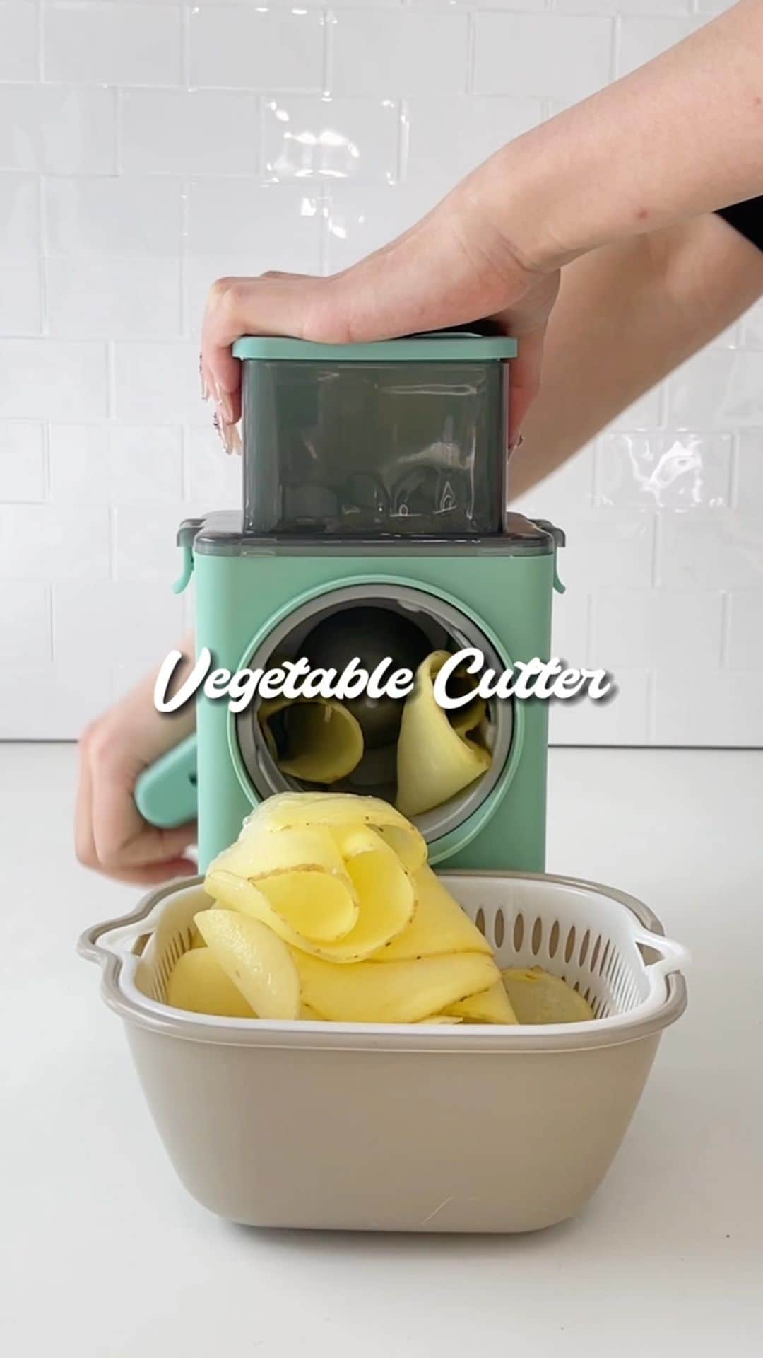 SHEINのインスタグラム：「Chip, chip, hurray! 🥔🙌 Slice and dice your way to deliciousness with our super-versatile food slicer! 🍆🥕💫 When you can food prep in a hurry without the hassle there‘s a lot to be grate-ful for 😉  🔎13732995  #SHEIN #SHEINforAll #SHEINstyle #fashion #chic #saveinstyle」