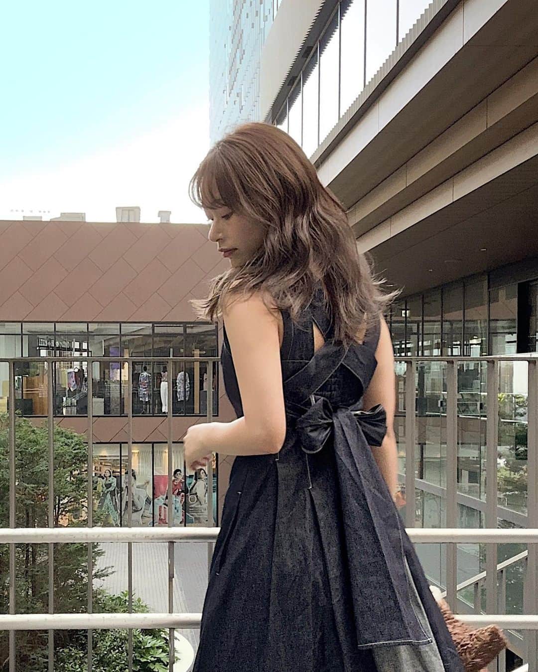 Yuuki mimuraのインスタグラム：「｡.◌⑅⃝○｡. ◌🎀🎀🎀○｡.◌⑅⃝○｡. ◌  . 夏に1枚でキマるバックリボンが可愛いワンピース👗💫  @mercuryduo_com @mercuryduo_styling #PR#MERCURYDUO#マーキュリーデュオ #ootd #outfitoftheday #fashion#dress」