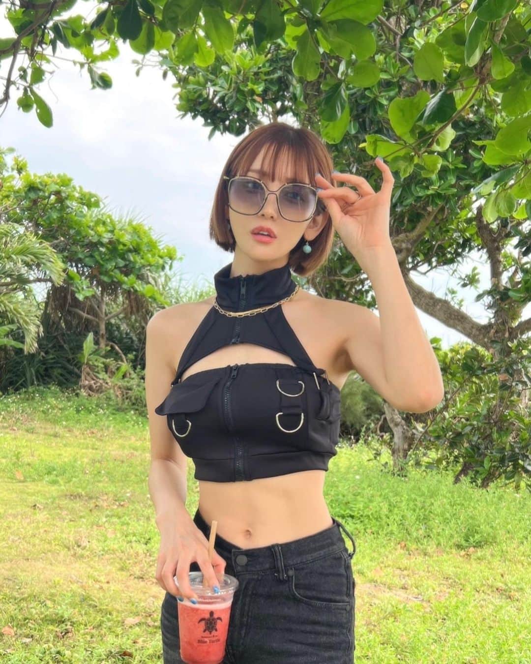 小島みゆのインスタグラム：「夏か冬かと言われたら 夏が似合う女かな？🦋 . .  When asked if it's summer or winter Maybe a woman who looks good in summer?   여름이나 겨울인지 말하면 여름이 어울리는 여자일지도? 🦋  当被问到现在是夏天还是冬天 也许是夏天好看的女人？ 🦋  . . .  #グラビア#グラドル#glamor#gravure#hot#asian#Japanese#girl#instagood#ig#ig_japan#igers#amorous#얼스타그렘#일본#섹시#일상#소통#팔로우#性感的#粉我#撮影モデル」