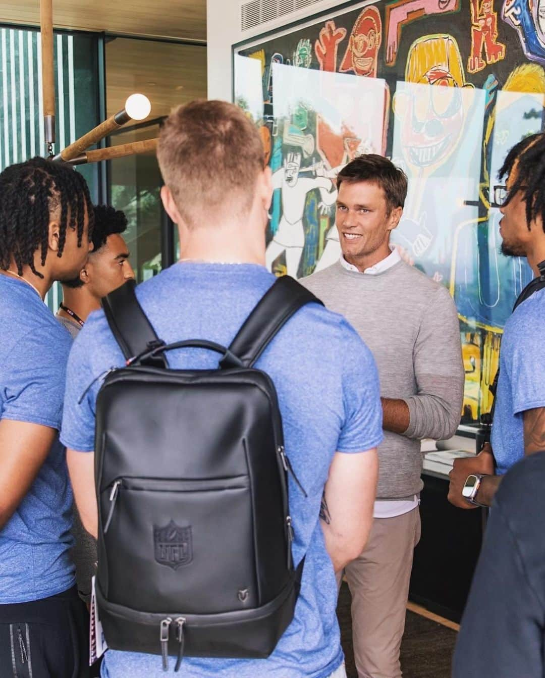 トム・ブレイディさんのインスタグラム写真 - (トム・ブレイディInstagram)「Such a special day being able to speak with and learn from four young professional qbs. @bryceyoung @cj7stroud @anthonyrichardson @will_levis. I appreciate the invitation @michaelrubin and I think I had more fun than everyone there. 🤣🤣🤣One of my idols , @steveyoung encouraged me always to “pay it forward”. Now that I’ve come to the end of my 23 year journey I am so excited to watch and help the next group reach their potential  as athletes, as teammates, and men working to bring the best out of themselves and the communities they represent. We got to spend many hours, talking, learning, and discussing what it takes to be your best. In my opinion, hard work, and consistent discipline are two critical ingredients to that formula. I loved listening to and learning from @travisscott about his amazing journey as well, and couldn’t be more amazed by his incredible accomplishments, as a musician, entrepreneur, creative visionary and artist in every sense of the word (not to mention a great guy.) Although my trip to Los Angeles was very quick, I look forward to the next time I see these guys take the field, using their amazing gifts as athletes to entertain us all and inspire us to keep going , and be our best for our families and our communities! Thanks again fellas! Until the next time ✌🏼」5月19日 20時24分 - tombrady