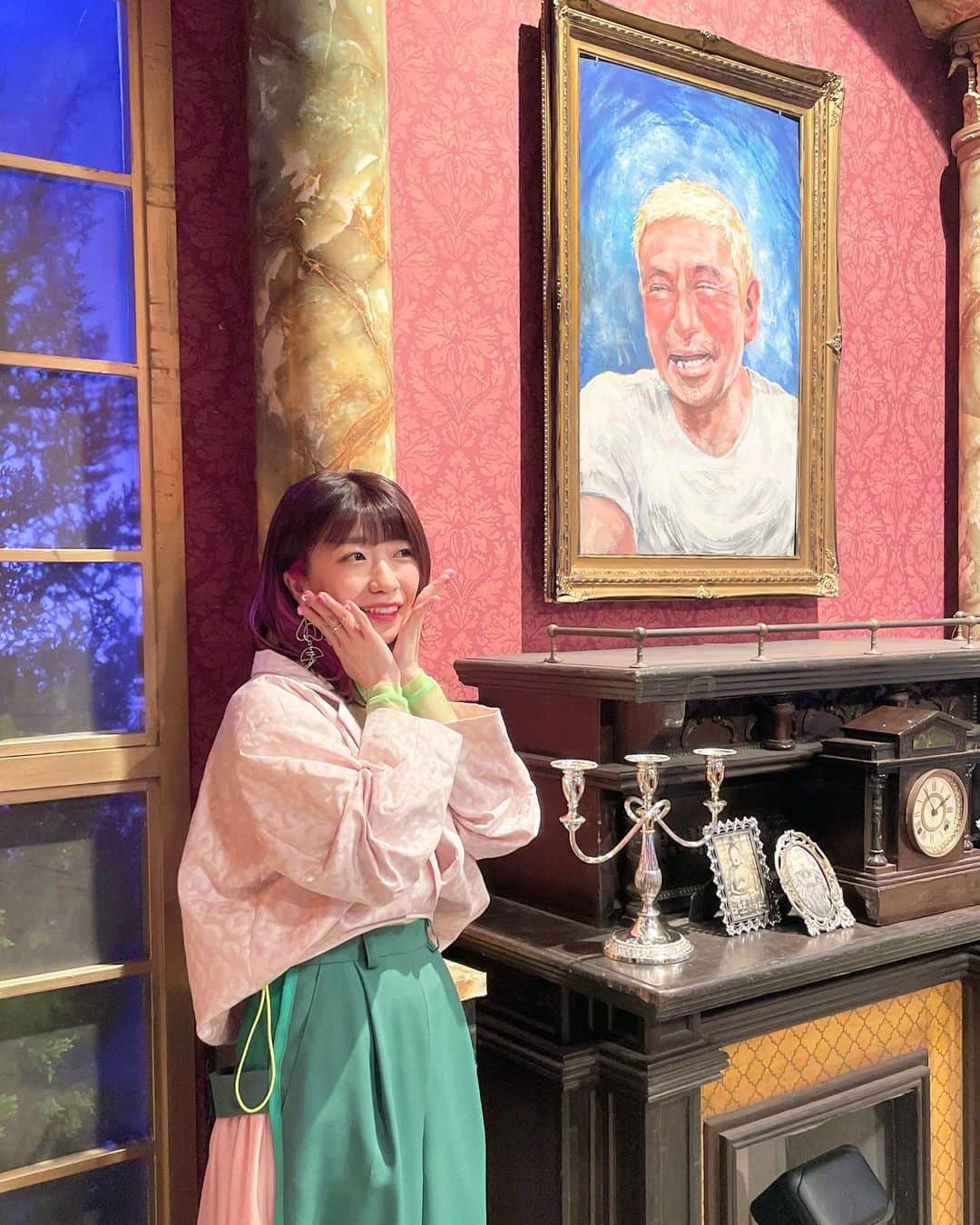 ぱいぱいでか美のインスタグラム：「今夜です🍻 . 今夜21:58から放送の 『人志松本の酒のツマミになる話』 出演いたします！ので！見てねー👀 二度目の登場嬉しいです🫶🏻  好きだった芸能人の方の話👖💛 才能を感じる方の話🐼🀄️ ちょっとずつ変えていった話👚💓  とかとか！ 松本さん、かまいたちさん、蛍原さん ナダルさん、山本彩さんと共に 楽しくほろ酔いでお話しさせてもらいました〜！ TVerのリアルタイム配信もあるみたいです✨ . #人志松本の酒のツマミになる話 #酒のツマミになる話 #フジテレビ #でか美ちゃん #蛍原さんの新髪型提案 #楽しすぎたので絶対見てほしい」