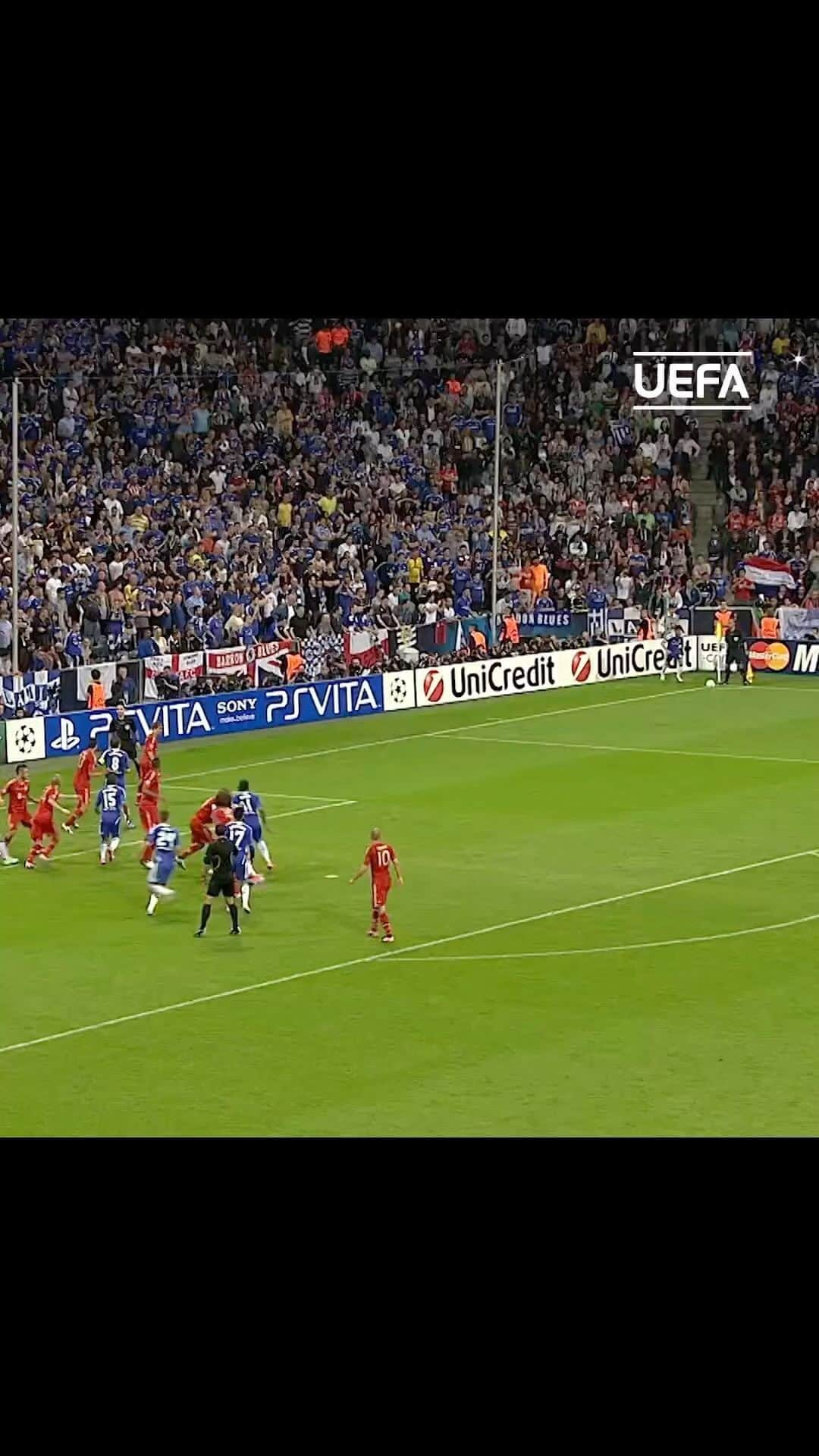 ジョン・テリーのインスタグラム：「11 Years ago today @chelseafc @championsleague  @didierdrogba 👑 ⚽️💙🏆 What a night… 🍷😜」