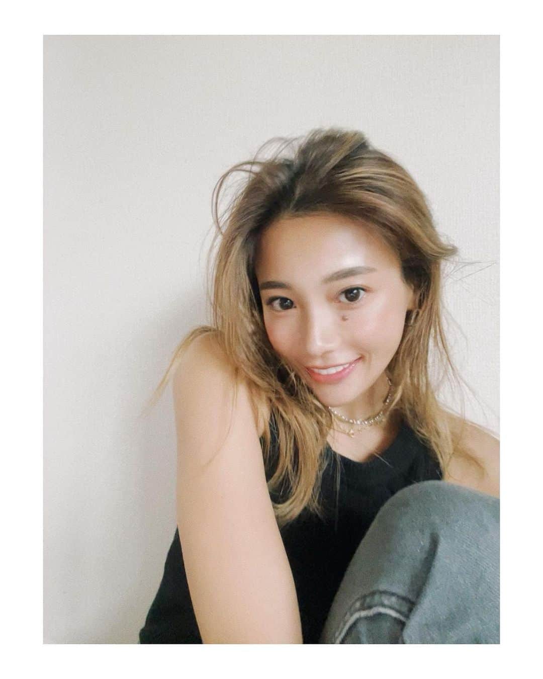馬詰まほのインスタグラム：「ｻｲｺﾞﾏﾃﾞﾐﾃﾈ👋🏽🤳🐵💕 #lovemyself」