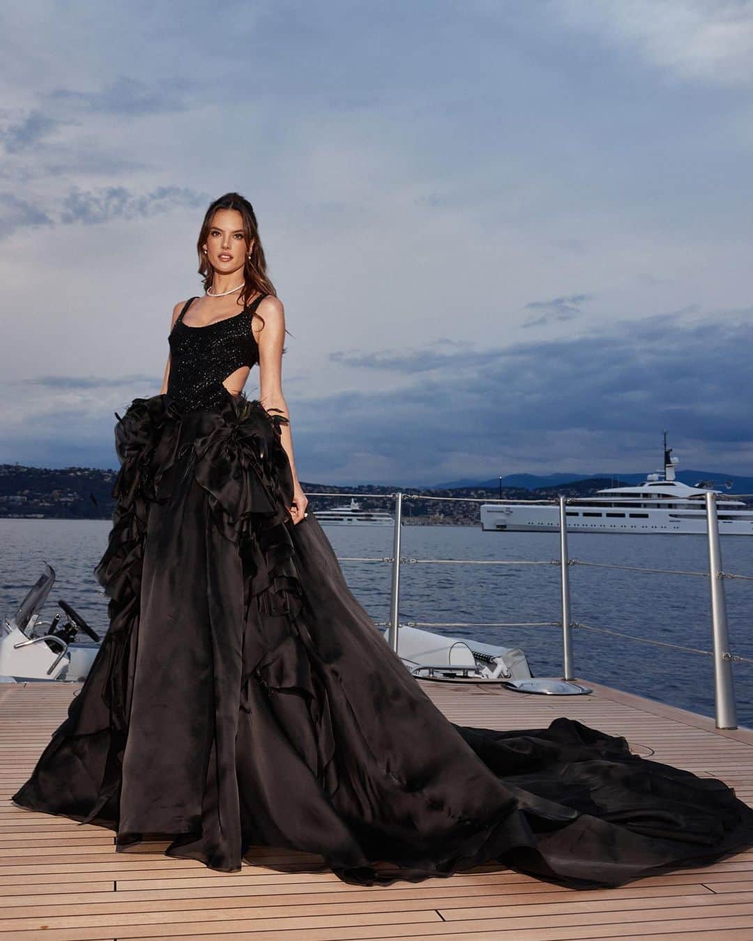 アレッサンドラ・アンブロジオさんのインスタグラム写真 - (アレッサンドラ・アンブロジオInstagram)「Dans la nuit… #Cannes 🌌🌙」5月19日 20時34分 - alessandraambrosio
