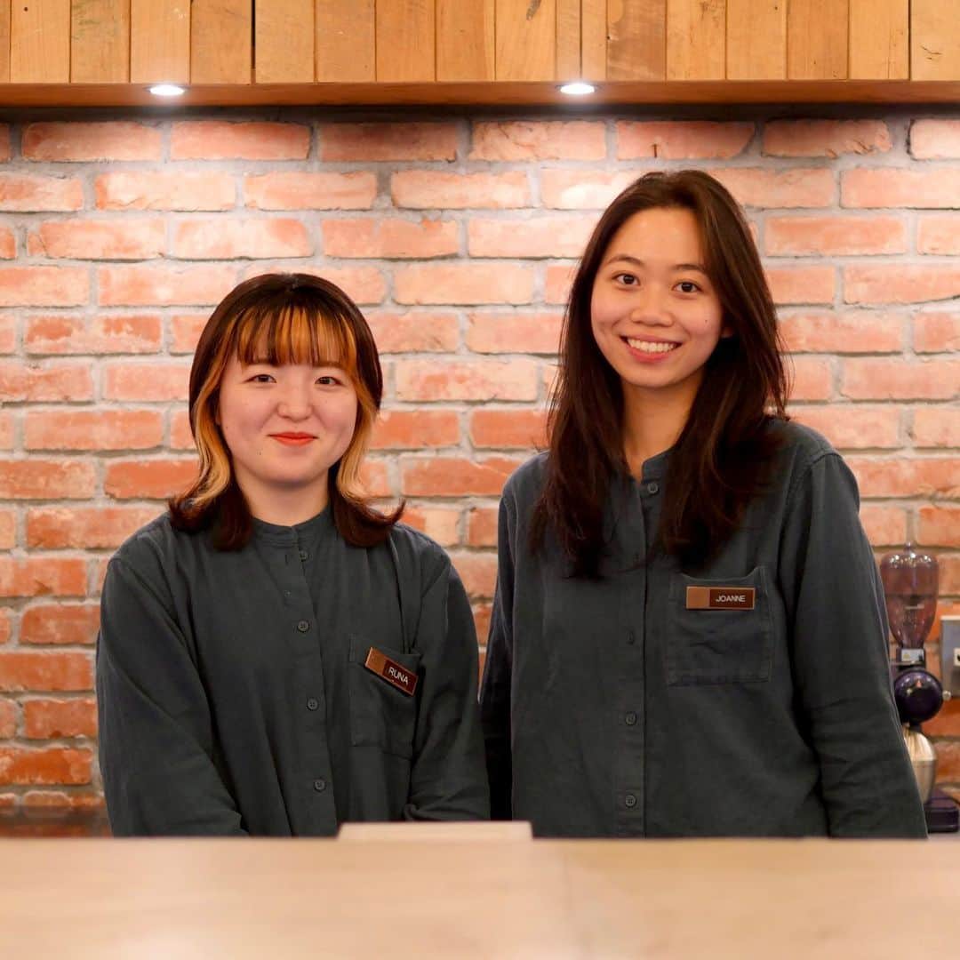 UNWIND HOTEL&BAR THE LODGE-LIKE HOTELのインスタグラム：「【スタッフ募集中】 アンワインドを盛り上げてくれるスタッフを募集中！✨  仕事内容 ・チェックイン・チェックアウト業務 ・ゲストフロント対応 ・電話予約対応 ・メール、口コミ返信の対応など  ご興味がある方はお気軽にDMください。 ご応募お待ちしております🏕️  【Staff wanted 】 We are looking for new staff to work with us at UNWIND!✨  Job description ・Check-in/check-out ・Guest front desk correspondence ・Telephone reservation correspondence ・Responding to emails and reviews..etc  If you are interested please feel free to DM us.  We are looking forward to your application🏕️  #explorelively #unwindhotelandbar #unwindhotelandbarsapporo⁠  #ペンドルトン  #pendleton  #薪ストーブのある暮らし #ログハウス #ロッジ  #札幌ホテル #北海道ホテル #ホカンス #ホテル巡り #ホテル女子  #ホテルライフ #ホステル #デザインホテル #スタッフ募集中   #hotel #hokkaido #trip #hokkaidosgram #hokkaidolikers #japantrips #pendleton」
