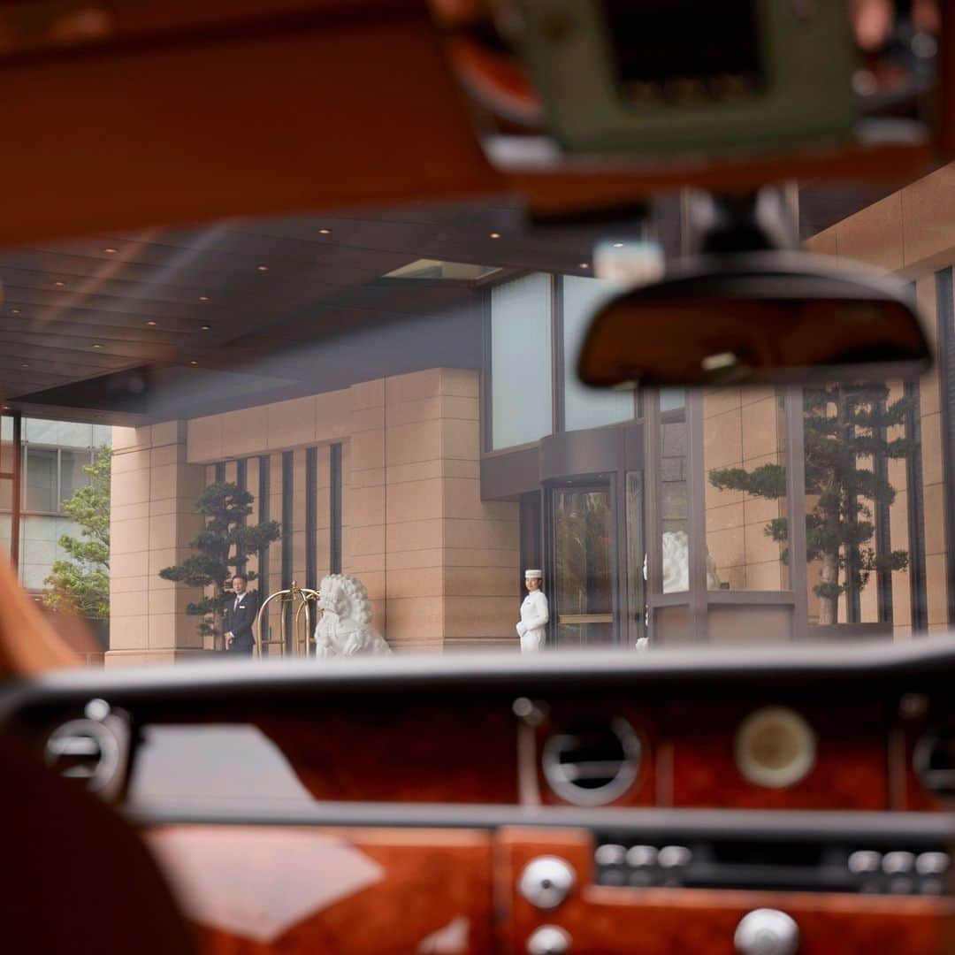 The Peninsula Tokyo/ザ・ペニンシュラ東京さんのインスタグラム写真 - (The Peninsula Tokyo/ザ・ペニンシュラ東京Instagram)「ペニンシュラ仕様のロールスロイス・ファントムから降り立つと、笑顔のページのスタッフがお出迎えいたします。😊  Have you experienced a ride in our Rolls-Royce Phantom yet?」5月19日 20時40分 - thepeninsulatokyo