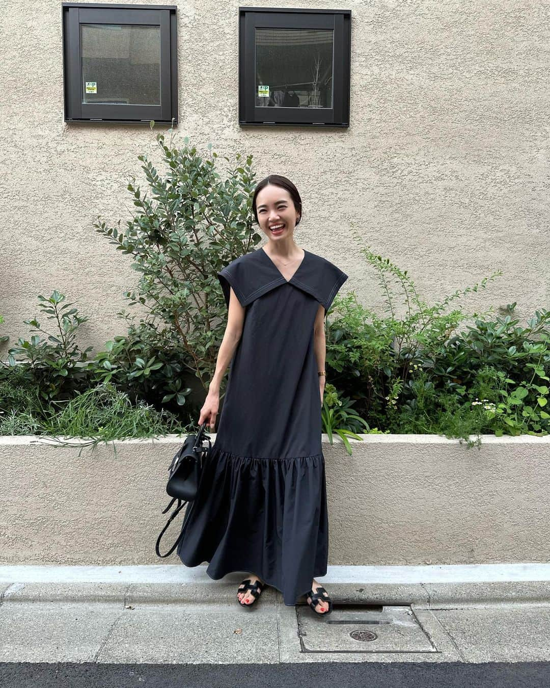 春名亜美さんのインスタグラム写真 - (春名亜美Instagram)「🖤🖤🖤  #onepiece @newans.official  #bag @delvaux  #sandals @hermes   #newans #delvaux #delvauxbrillant #hermes #hermesoran」5月19日 20時42分 - amiharunaami