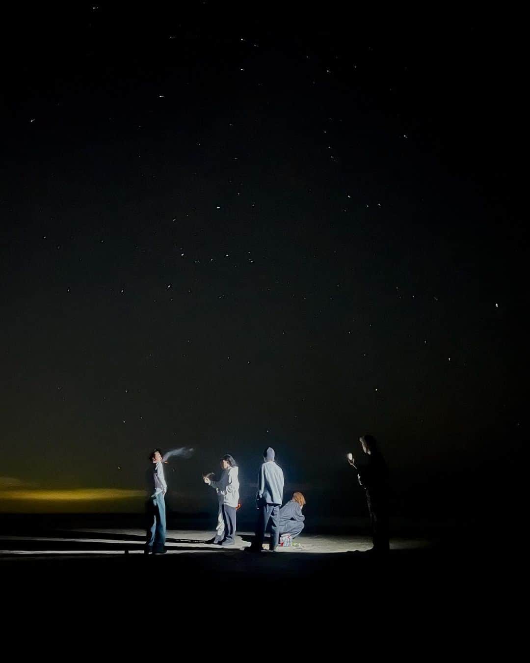 キシダイキさんのインスタグラム写真 - (キシダイキInstagram)「海で花火して星見て酒飲んで♪( ´θ｀)ノ」5月19日 20時47分 - daiki_kishi_