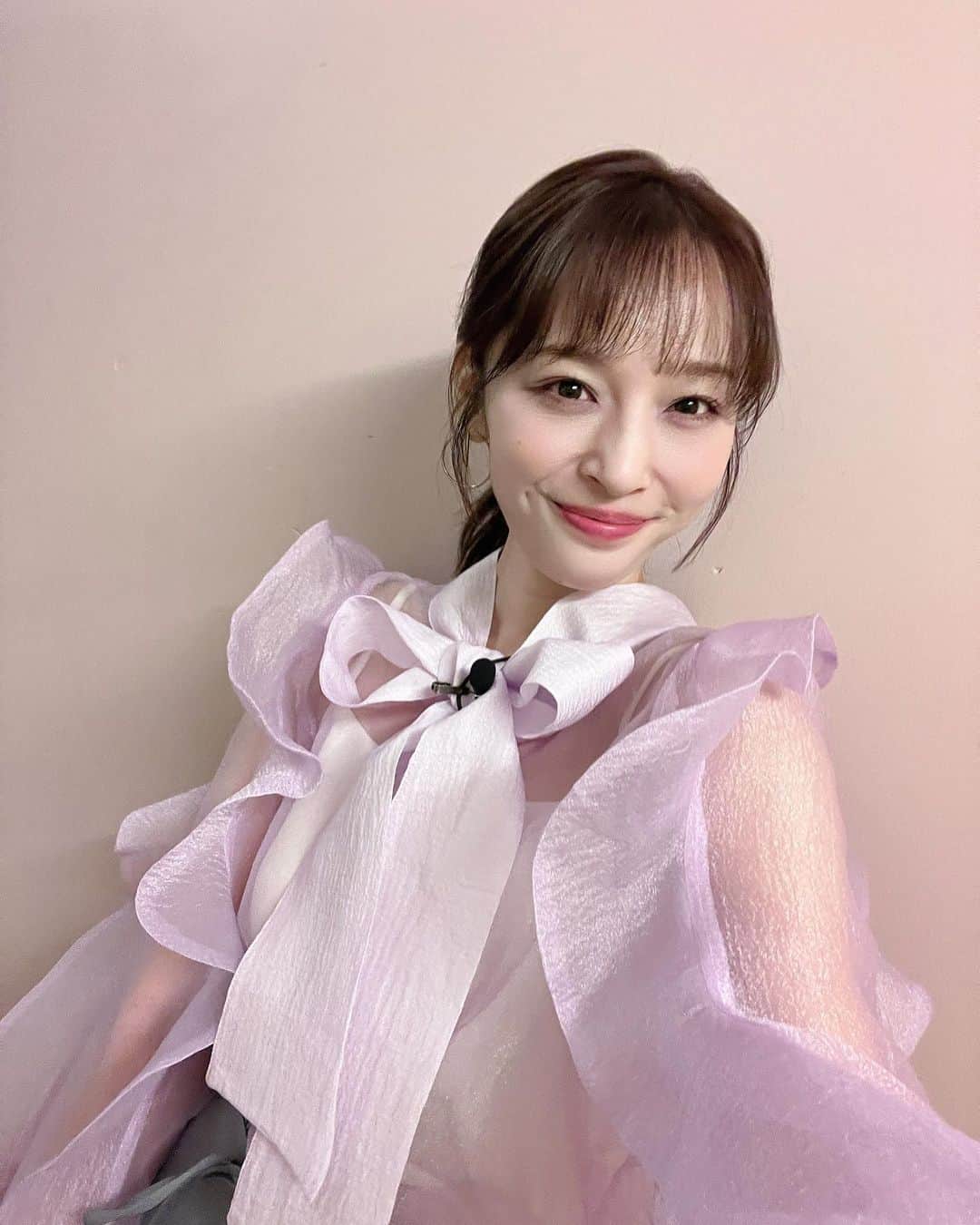 神部美咲のインスタグラム：「🩷💛🤍  みなさん良い週末を🐴🤎  #週末はウマでしょ」