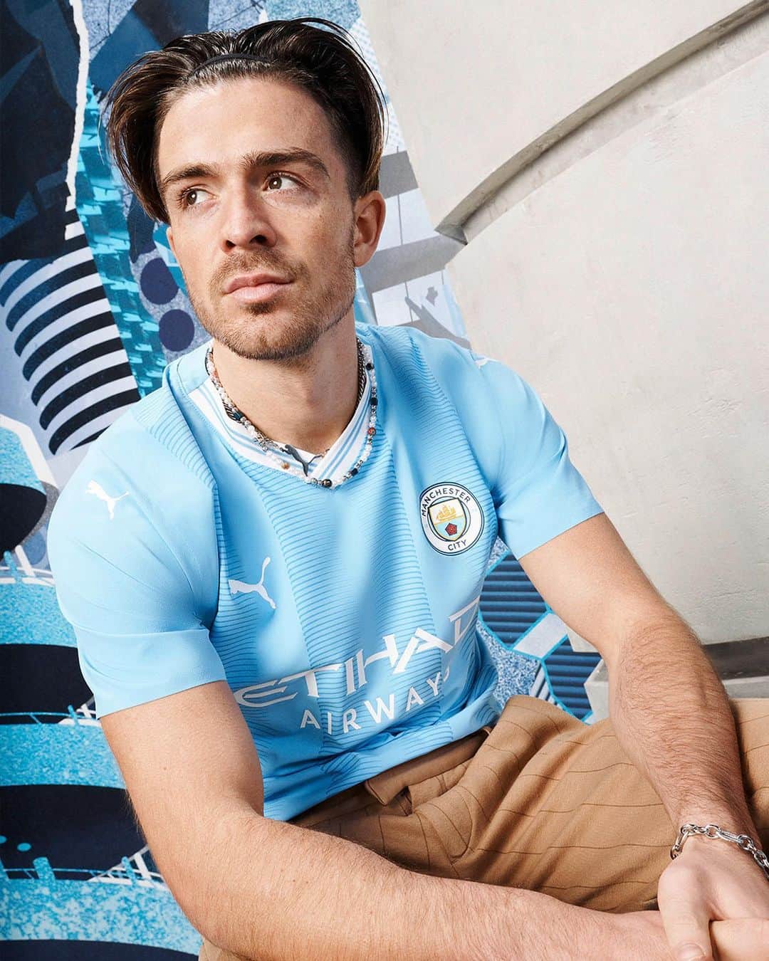 ジャック・グリーリッシュのインスタグラム：「New home kit 🤩 Welcome to our house 🏟💙@mancity @pumafootball」