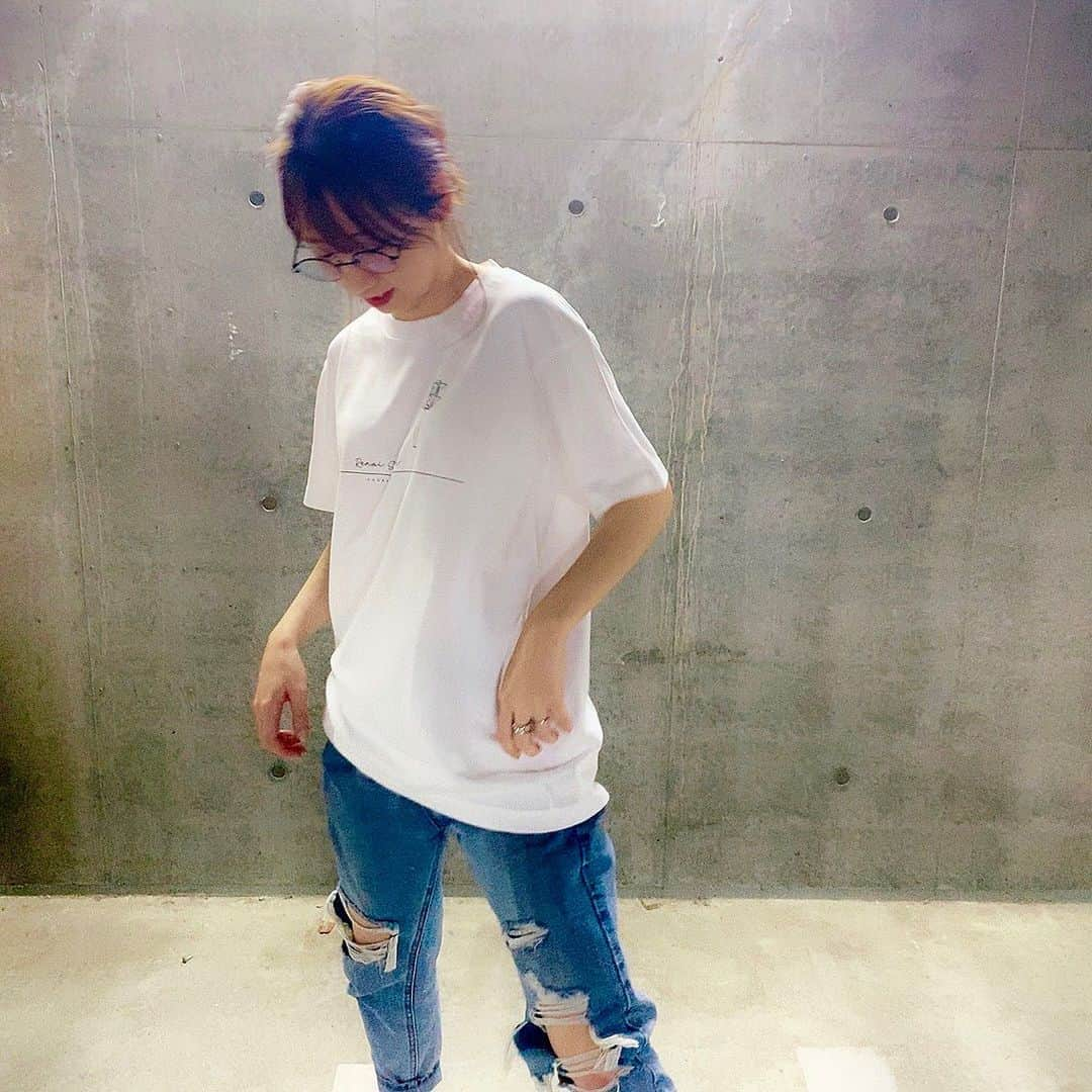 上野優華さんのインスタグラム写真 - (上野優華Instagram)「5/27～恋愛シグナルリリースツアー！ NewグッズのTシャツが可愛いです🚥💙  #恋愛シグナル #releasetour #リリースツアー #tour #ツアー #goods #New #ツアーグッズ #ツアーTシャツ #グッズTシャツ」5月19日 20時58分 - yuukaueno0205