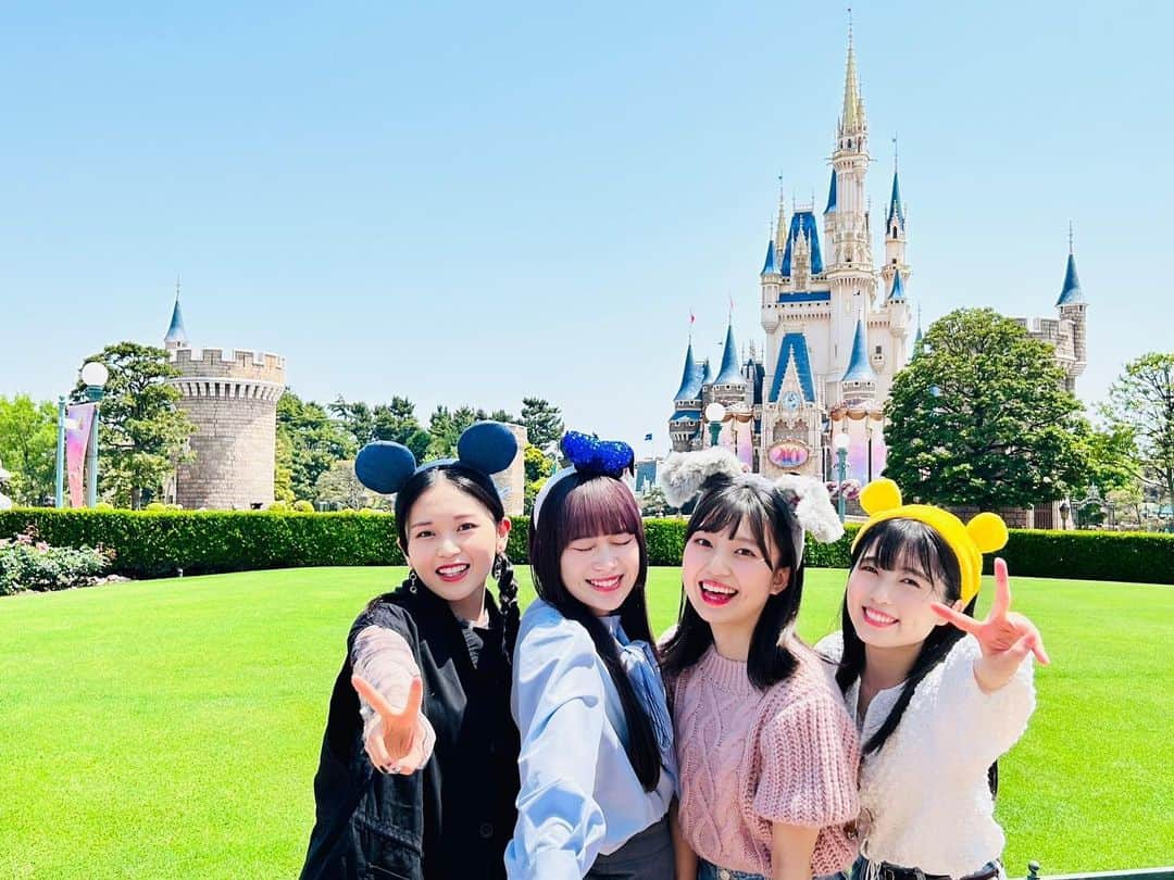 西田汐里さんのインスタグラム写真 - (西田汐里Instagram)「🐭🏰✨  ディズニーランド行ってきた！ 楽しかった🤭🌟  #beyooooonds  #島倉りか #平井美葉 #里吉うたの #西田汐里」5月19日 20時58分 - shiori_nishida.official