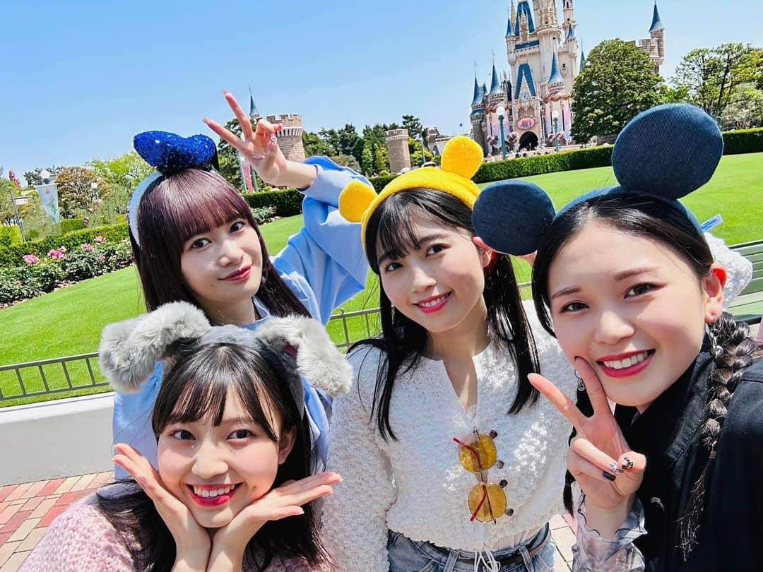 西田汐里さんのインスタグラム写真 - (西田汐里Instagram)「🐭🏰✨  ディズニーランド行ってきた！ 楽しかった🤭🌟  #beyooooonds  #島倉りか #平井美葉 #里吉うたの #西田汐里」5月19日 20時58分 - shiori_nishida.official