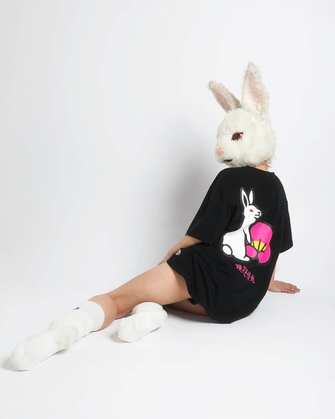 #FR2梅(UME)さんのインスタグラム写真 - (#FR2梅(UME)Instagram)「#FR2梅 Spring 23 collection🐇🐇🔥   "Fxxk Icon T-shirt（梅）"  We will be selling the following products starting on 2023/5/20 (Sat)  ■Details of release #FR2 Stores 2023/5/20（Sat） From opening times * Restrictions may be placed on certain purchases within the store.  2023/5/20（Sat）より下記の商品を発売します。  Fxxk Icon T-shirt（梅） ¥7,700（In Tax）  #FR2梅店 2023/5/20（Sat） OPEN ※店舗での販売は購入制限を設ける場合があります。  #FR2梅 exclusive color.」5月19日 21時00分 - fr2ume