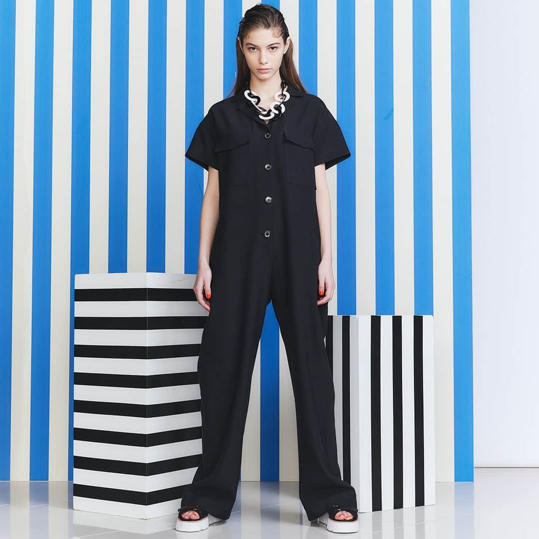 Double Standard Clothingのインスタグラム：「. NEW ARRIVAL 2023 SUMMER COLLECTION . [ALL-IN-ONE] DSC / リネンシャツコンビネゾン price. 55,000円(税込) color. ロイヤルブルー / ブラック size. 36 / 38 . ------------------------------------------ #doublestandardclothing #tokyo #DSC #sov #nightstore #fashion #ootd #2023summer」