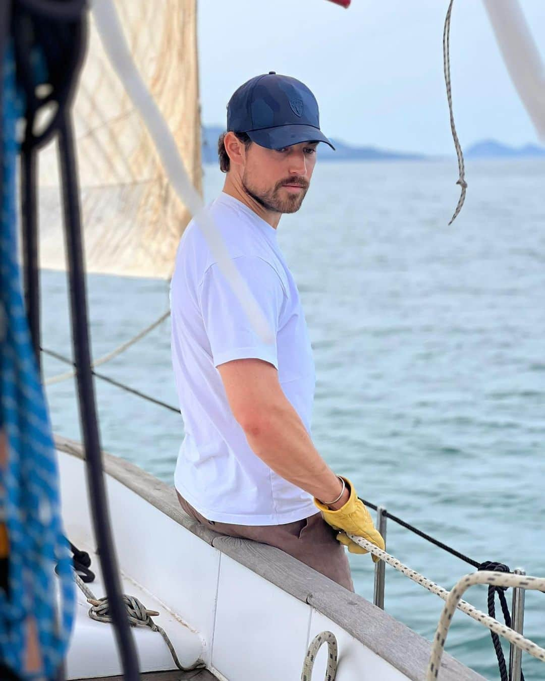 ジャコモ・ジャンニオッティさんのインスタグラム写真 - (ジャコモ・ジャンニオッティInstagram)「Happy Place,   On the ocean, on a boat, wind in the sails.  Doing some trial sails for my role on my upcoming limited series for @netflixit called #inganno   Il mio posto felice,   Barca vela, sul mare, con vento nelle vele.   Un po di prove a mare per la nuova serie che sto girando per @netflixit  che si chiama #inganno   Grazie a @robertinolauro e il suo team per l’ospitalità.   🧤: @pandco  🧢: @nobis」5月19日 21時06分 - giacomo_gianniotti