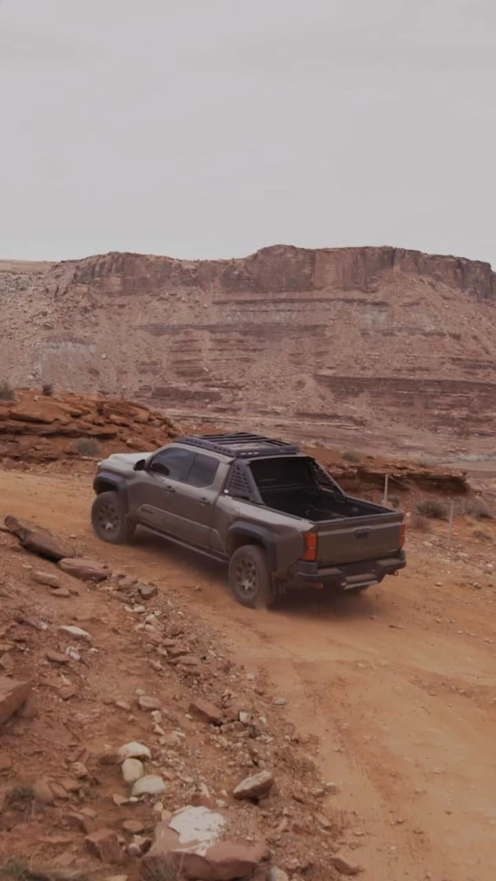 toyotausaのインスタグラム：「Wherever the trail takes you, get there in style with everything you need to make the journey one to remember. The all-new 2024 #Tacoma #Trailhunter 𝙖𝙣𝙙 #TRD Pro. 💪 #LetsGoPlaces」