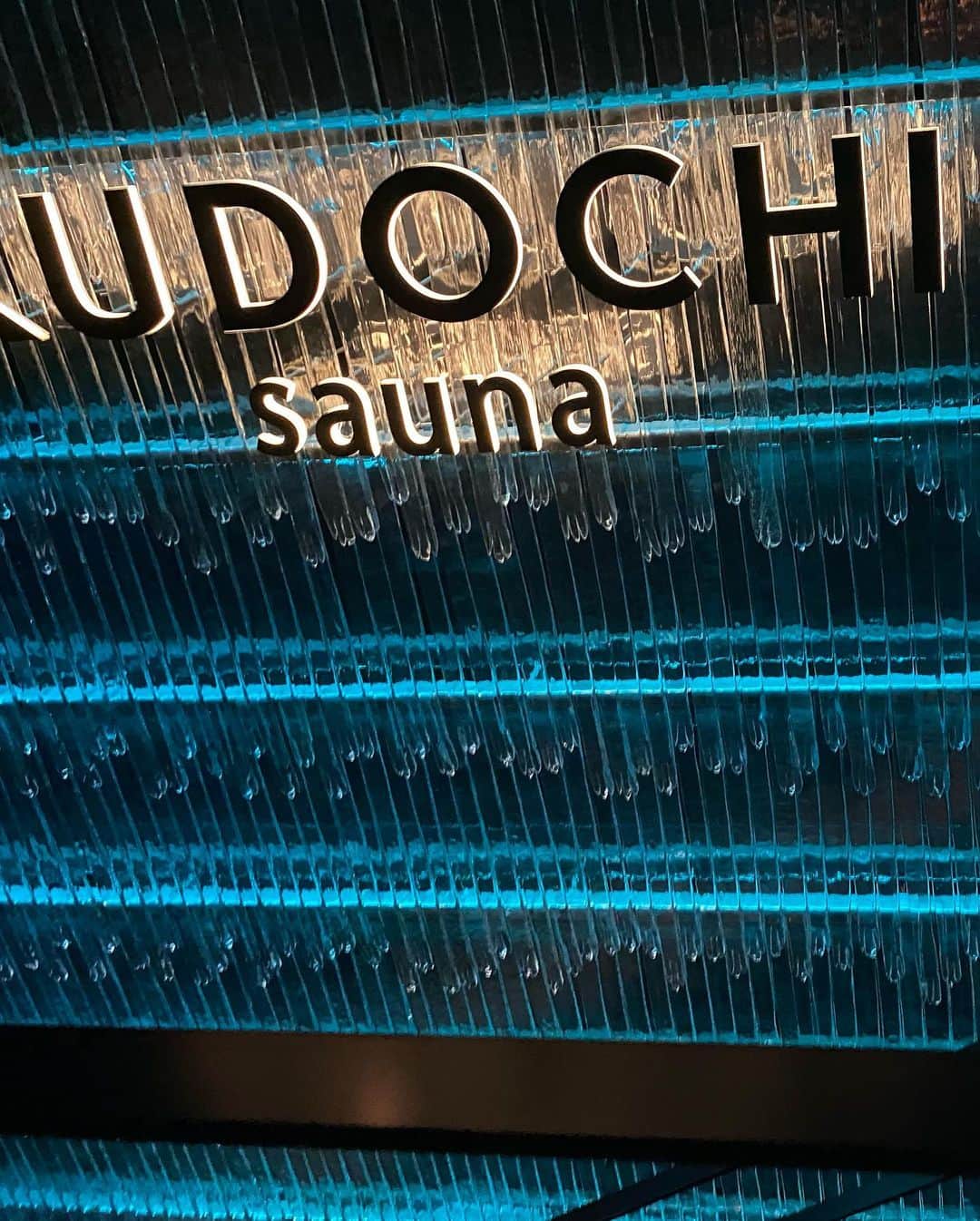 白木優子さんのインスタグラム写真 - (白木優子Instagram)「明日オープンのKUDOCHI SAUNA六本木行ってきた プライベートサウナだから好きな音楽かけて好きな映像流して誰にも気兼ねなくととのえる 今回はNE-YOかけて ワイスピ映像流してた。最高すぎた！ こういう所にエモいって使うのかなw #kudochisauna  #KUDOCHIsauna #六本木」5月19日 21時09分 - yuko_shiraki_official