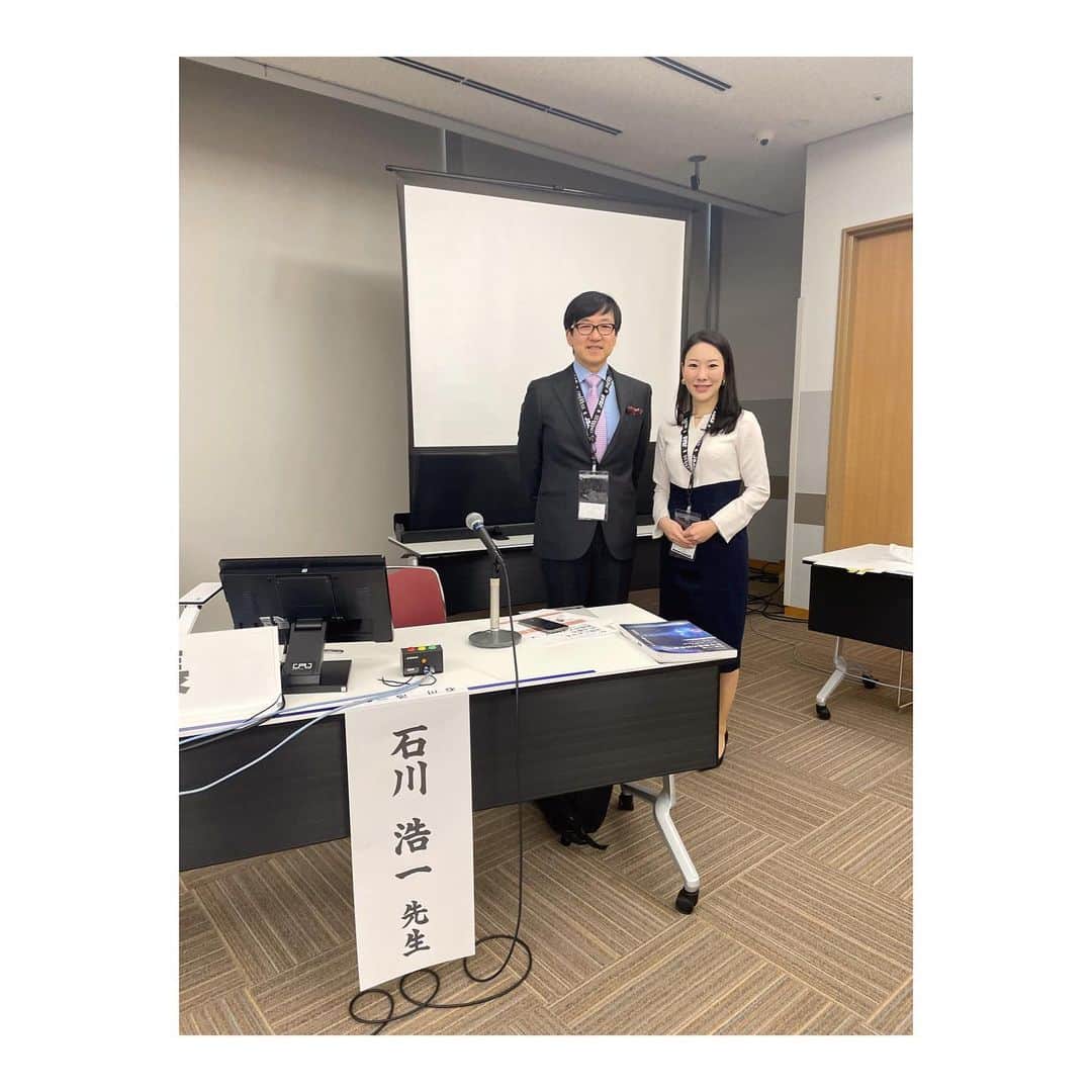 西川礼華のインスタグラム：「第111回日本美容外科学会(JSAS)総会の2日目は、2つのスポンサードセミナーにて登壇。「当院におけるIPL治療の戦略的アプローチ〜最新のアクネ治療評価を踏まえて〜」というテーマで発表。その後、次世代のニューロトキシンをテーマに「A型ボツリヌス毒素を用いた小顔治療のアップデート」を発表。それぞれ座長は、石川浩一先生、岩城佳津美先生。各分野において大変尊敬している先生でしたので、発表の機会を頂戴して心から感謝しております。 #日本美容外科学会 #湘南美容クリニック #ayakanishikawa  #西川礼華  #美容皮膚科  #美容皮膚科医 #ニキビ治療 #フォトフェイシャル #ボトックスリフト」