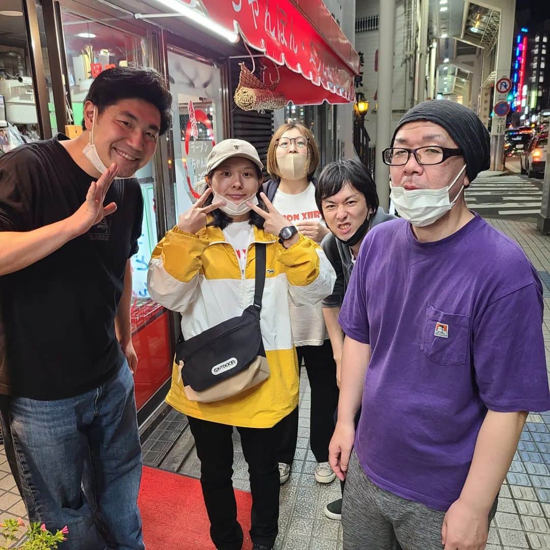 布川ひろきのインスタグラム：「トム・ブラウン布川です。  明日の単独ライブ長崎公演の布陣このようになっています。  Hi-Hiガンさん、ムラタケ村上長崎初上陸が見所になりますね。  チケットまだありますので上のプロフィール欄から来てほしぃーーの！」