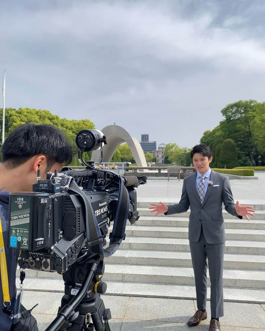 高柳光希のインスタグラム：「. 昨日、今日とNスタで G7の中継を担当しました🎤  カメラマンは同期 そして今回のNスタ取材クルー5人は全員が20代！  若くてもできること 若いからできることを模索しながら 難しい課題にも立ち向かっていきたいです🌱  広島で取材にご協力していただいた皆さま 本当にありがとうございました！！  #Nスタ #g7 #広島」