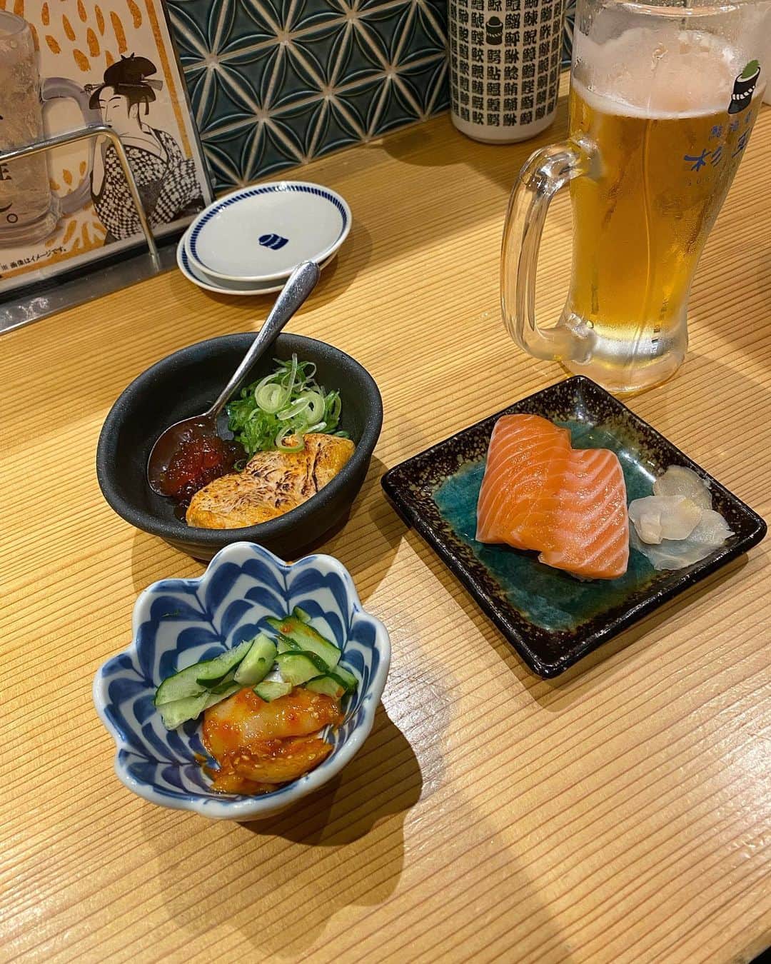 奥田紗都のインスタグラム：「.  最近食べた美味しいものたち🐟 ⁡ ⁡ お酒に合うようなお刺身とかが大好きです🍺❤︎ ⁡ ⁡ ⁡ ⁡ ⁡ ⁡ ⁡ ⁡ ⁡ #居酒屋グルメ #居酒屋メニュー #海鮮居酒屋 #餃子とビール」