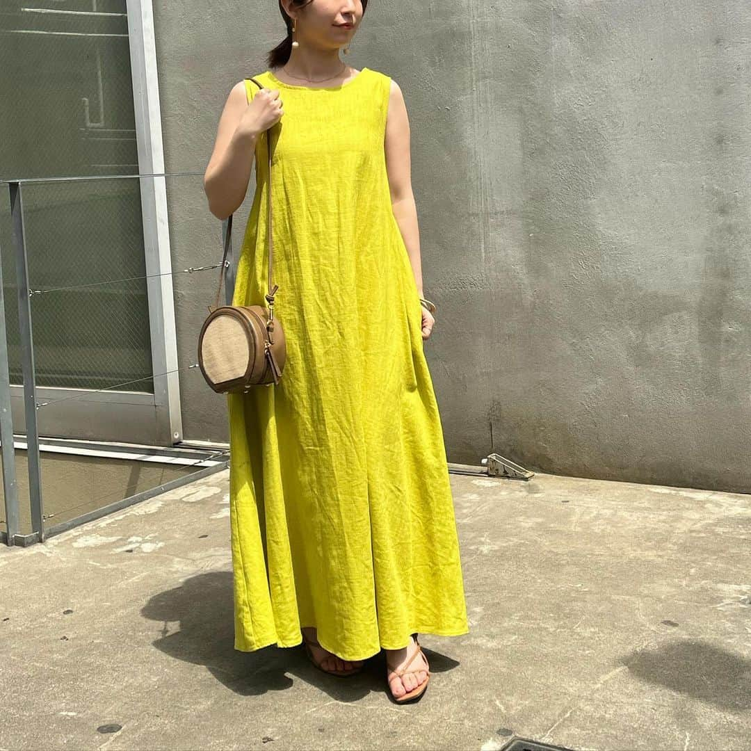 GALLARDAGALANTE OUTLETさんのインスタグラム写真 - (GALLARDAGALANTE OUTLETInstagram)「pick up✨  リボンの結び方を変えて 楽しめる夏のリラックスワンピース  リネン素材のナチュラルな風合いが、 着るだけで夏ムードに🌿  ロングフレアなので、 動く度に女性らしい雰囲気に！  リボンをフロントに、 後ろにとアレンジが様々できるので、 お出かけのテンションが上がる一枚◎  ＿＿＿＿＿＿＿＿＿＿＿＿  🏷 マルチリボンワンピース  price: ¥12,100（税込） color:charcoal gray/yellow/beige  #gallardagalante_outlet  #allegorygallardagalante  #jenaespacemerveilleux   公式オンラインショップは 【Jena パルクローゼット】【Jena 楽天】で検索🔍  ⁡＿＿＿＿＿＿＿＿＿＿＿＿  #ガリャルダガランテアウトレット #ジェナエスパスメルヴェイユ #ジェナコーデ #大人コーデ #カジュアル  #キレイめカジュアルコーデ #カジュアルコーデ  #大人カジュアル #大人カジュアルコーデ #ワンピース #ワンピースコーデ #ワンピ #ワンピコーデ #カラーワンピース #カラーコーデ #リネンワンピース #リネンワンピ #夏コーデ #夏服コーデ #お出かけコーデ #アレンジコーデ #着回し #着回しコーデ」5月19日 21時23分 - gallardagalante_outlet