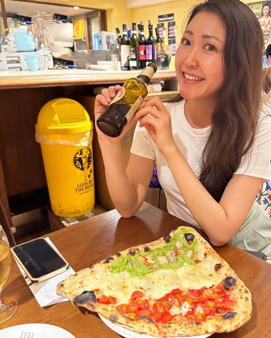 こちえのインスタグラム：「. . めちゃくちゃ美味しかった🥹  3色のピザはイタリアの大会で 優勝したほどらしい🥇✨✨  塩味のきいたもちもちの薄い生地 どタイプで本当美味しかった🥹  生ハムとかの一品も全部美味しかったし お店の方がめちゃくちゃ柔軟に優しく 対応してくださる感じで最高でした🥰  また行きたいお店🙌💗  @latripletta_dal2014  #latripletta  #ラトリプレッタ #ピザ#釜焼きピザ#生ハム #モッツァレラチーズ  #武蔵小山グルメ#品川グルメ  #東京グルメ#グルメ女子 #武蔵小山#品川#東京 #pizza#pizzatime#Pizzeria #followne#japanesegirl  #yummy#delicious #italianfood#tokyo#japan」