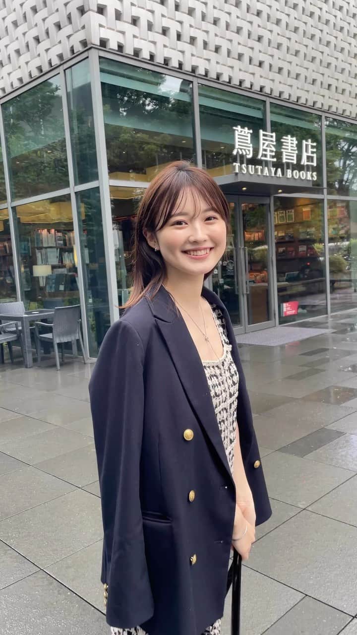 角川友紀のインスタグラム：「⁡ 代官山に行った時の🎞 ⁡ かぎ編みの夏っぽいワンピをサラッと着て行きました🌼 一枚でももちろん可愛いし 重ね着で楽しめるのも✨ ⁡ #代官山#代官山カフェ#ivyplace#bab#babcode#onepiece#ワンピース#ワンピースコーデ」