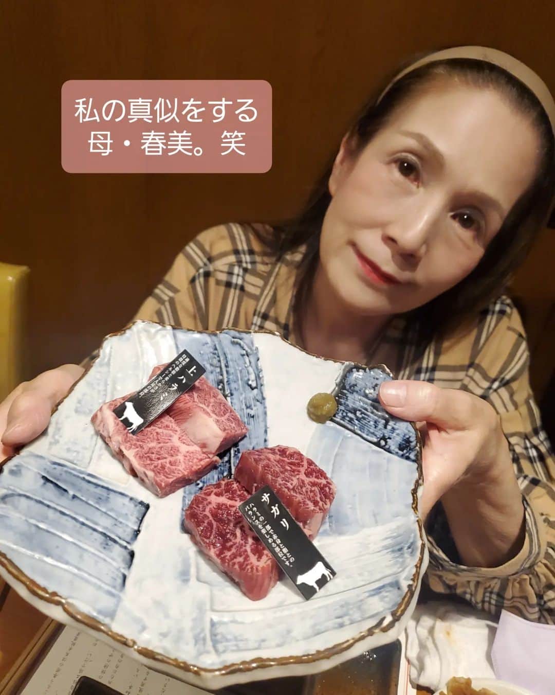 泉田文佳さんのインスタグラム写真 - (泉田文佳Instagram)「୨୧*。 こないだお母さんと焼き肉を食べに😋🌙 お店は、中央通りの朝日会館スグのとこにある、 炭火焼肉ごろう流川店さん🐮 @goro_nagarekawa  初めて行ったけども、ここのコースかなり良かった⭐！ 月替わりの“ごろうコース(税込8,000円)”にしたんですが、 まず最初に肉寿司が登場しまして、 ここで一気に胃袋ノックアウトされるパティーンです←  そこからの流れが、 まるで舞台を見てるかのようなストーリー性があって←、 お肉も軽めなコウネから分厚い特上ハラミまで盛りだくさんだし、 ちょうど良いタイミングで粋なお野菜とか登場するし、 〆の土鍋ごはんにはお肉が友情出演しておりました。。🤤笑  ぷるんっぷるんの極厚ランプ肉は、 店員さんが細かく様子を見ながら焼いてくれて、 カットして持ってきてくださいました☺️ (1枚目で嬉しげに持っているのがそれです🤎笑)  あと個人的には最後に出てきた杏仁ブリュレも、 スイーツ店を開いてほしいレベルで好きでした。笑 まろやか杏仁にパリパリあま～いキャラメリゼ、、🍯幸  おひとりでカウンターで食べてた女性もいたし、 私たちのように個室だと接待などにもピッタリ❣️ 日本酒の種類がたくさんあったのも嬉しい～🥰  ごろう流川店では5月いっぱいまで、 インスタのフォロー＆投稿にいいねで 5,000円分のお食事券が当たるキャンペーンも 実施中だそうなので、是非参加してみてください～⭐！ コチラから➡ @goro_nagarekawa  📍広島県広島市中区新天地1-26 三村ビル  #広島#広島グルメ#広島焼肉#広島焼肉オススメ#広島ディナー#焼肉#炭火#炭火焼肉#和牛#広島和牛#和牛焼肉#ごろう#流川ディナー#流川焼肉#流川グルメ#肉好きな人と繋がりたい#黒毛和牛#バレンタイン#歓送迎会#杏仁豆腐#ブリュレ#デザート#グルメ女子#広島デート#肉スタグラム」5月19日 21時28分 - izumida.ayaka0212